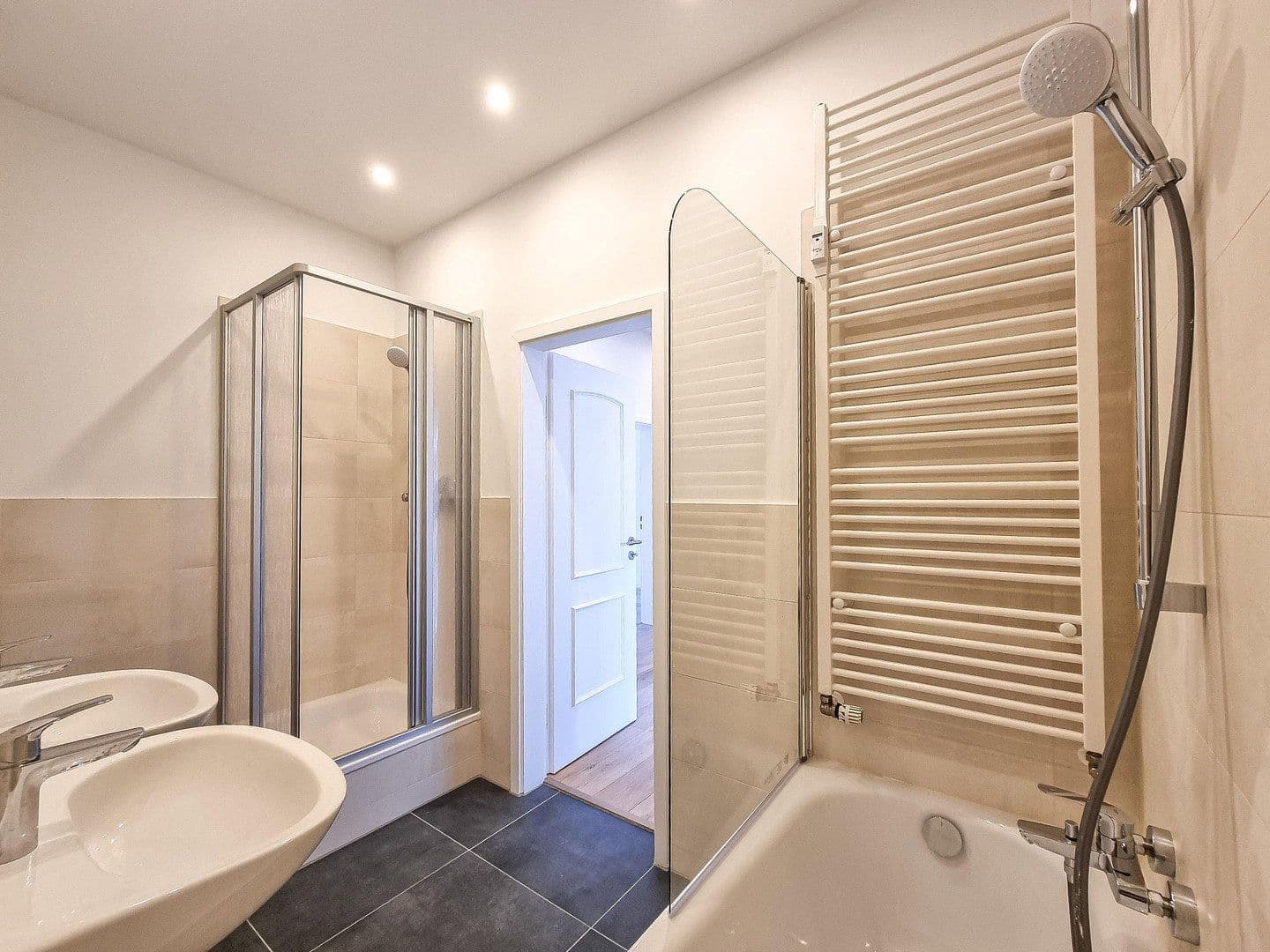 Predaj bytu 4-izbový 119 m², Perthestraße 12, Leipzig, Sasko Predaj bytu 4-izbový 119 m², Perthestraße 12, Leipzig, Sasko