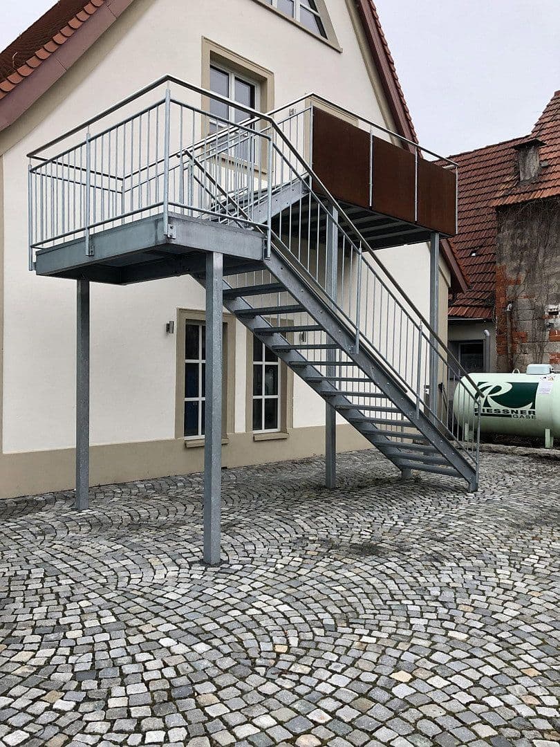 Predaj domu 338 m², pozemok 300 m², Bahnhofstraße 20, Hallstadt, Bavorsko Predaj domu 338 m², pozemok 300 m², Bahnhofstraße 20, Hallstadt, Bavorsko