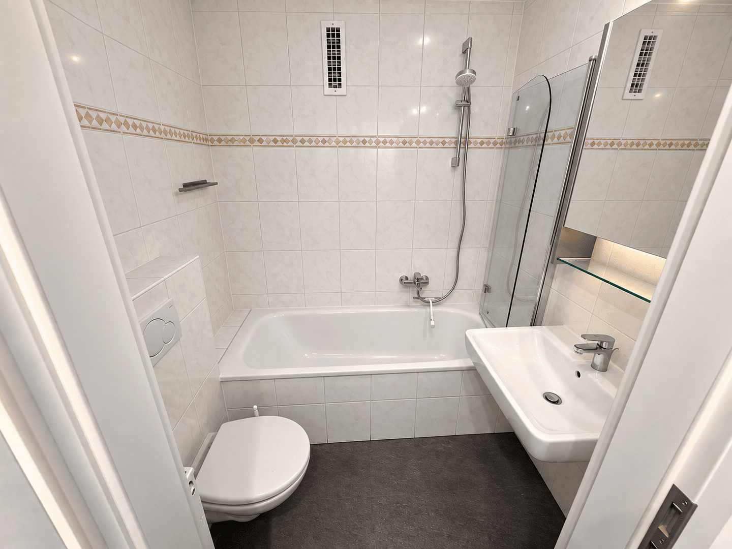 Prenájom bytu 1-izbový 30 m², München, Bavorsko Prenájom bytu 1-izbový 30 m², München, Bavorsko