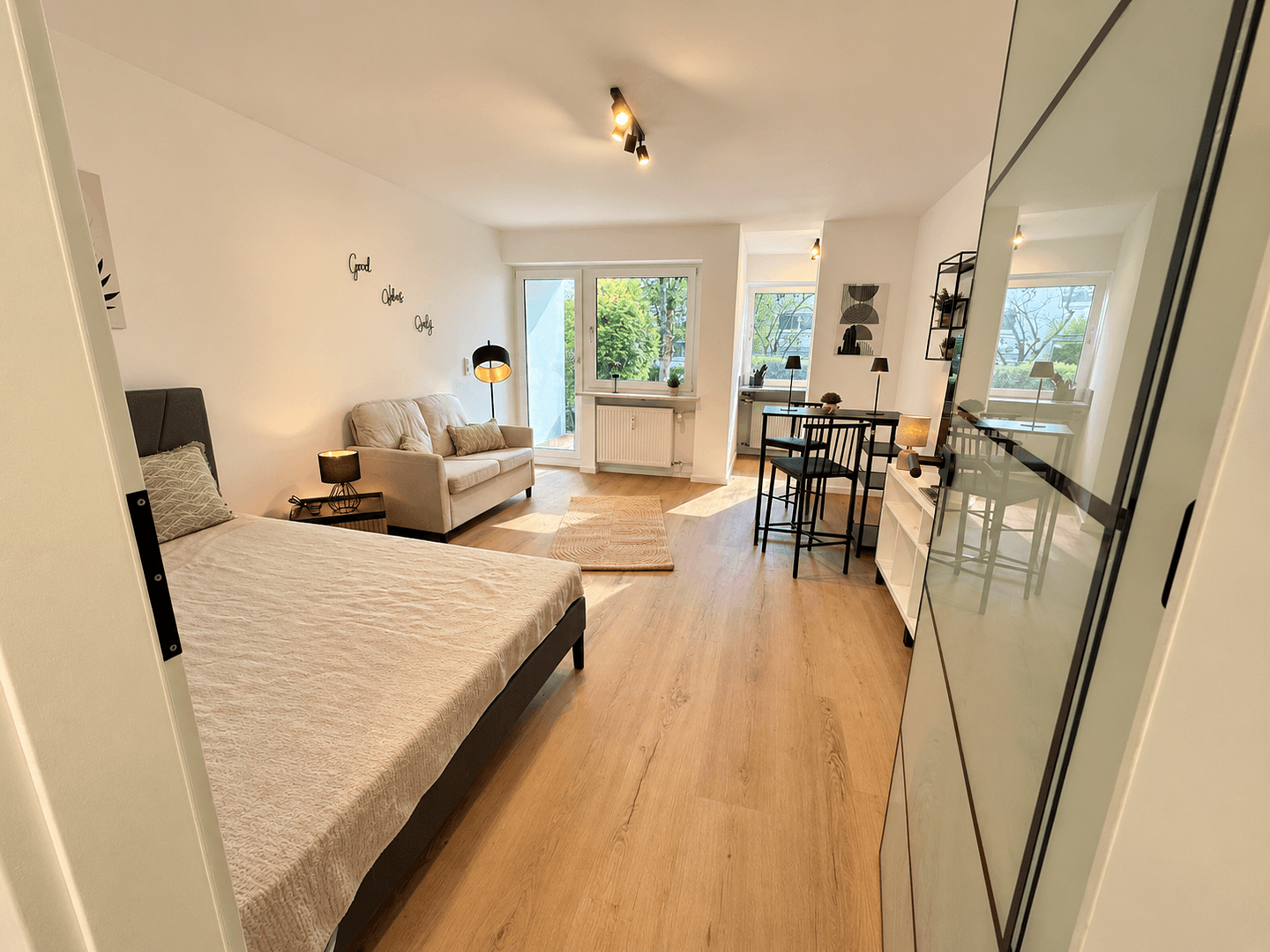 Prenájom bytu 1-izbový 30 m², München, Bavorsko Prenájom bytu 1-izbový 30 m², München, Bavorsko