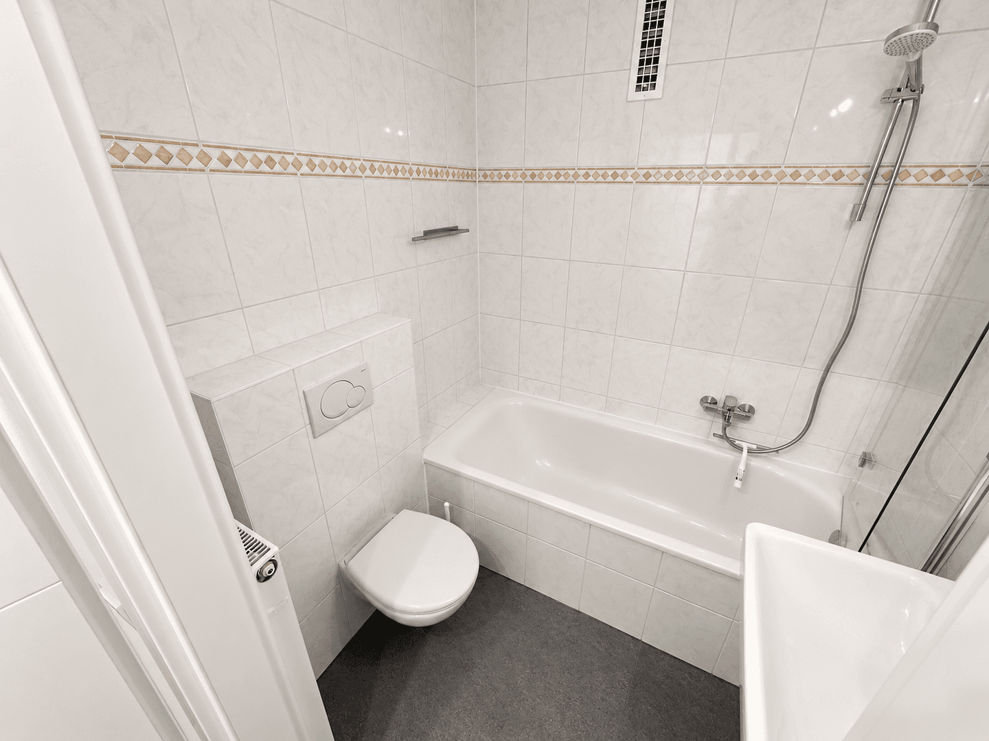 Prenájom bytu 1-izbový 30 m², München, Bavorsko Prenájom bytu 1-izbový 30 m², München, Bavorsko