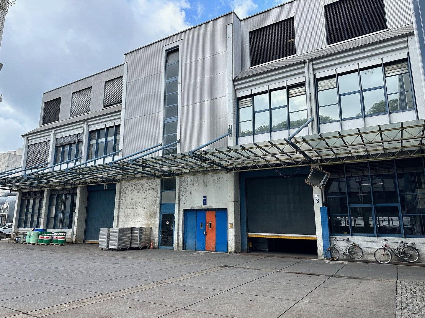 Prenájom kancelárie 13.000 m², Colsmanstraße 25, Friedrichshafen, Bádensko-Wurttembersko Prenájom kancelárie 13.000 m², Colsmanstraße 25, Friedrichshafen, Bádensko-Wurttembersko