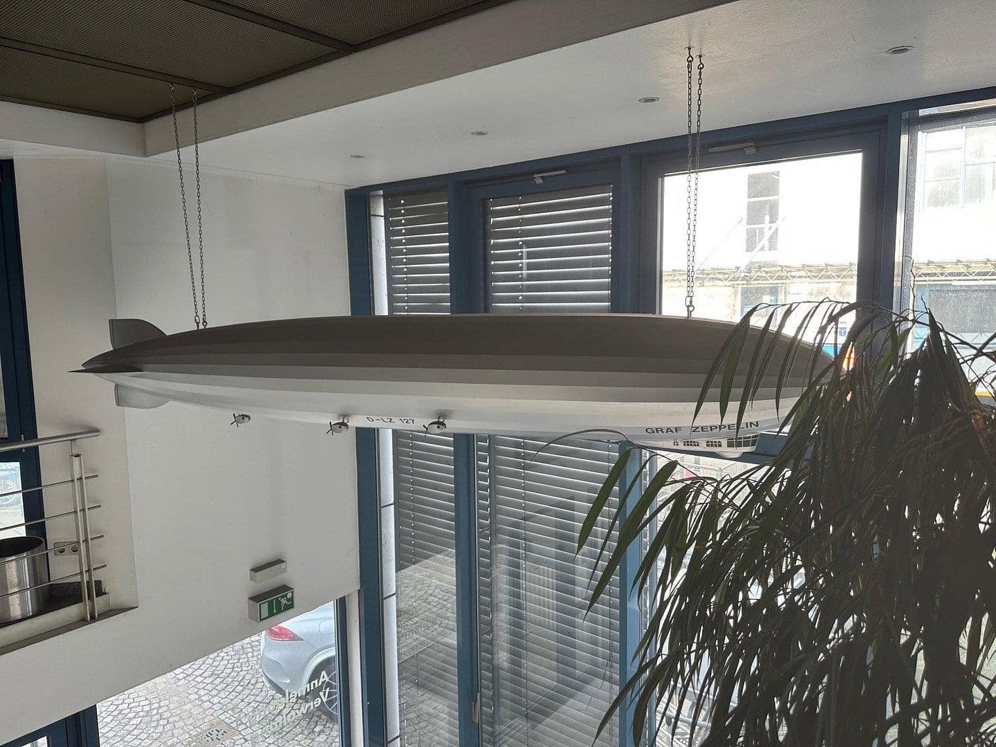 Prenájom kancelárie 13.000 m², Colsmanstraße 25, Friedrichshafen, Bádensko-Wurttembersko Prenájom kancelárie 13.000 m², Colsmanstraße 25, Friedrichshafen, Bádensko-Wurttembersko