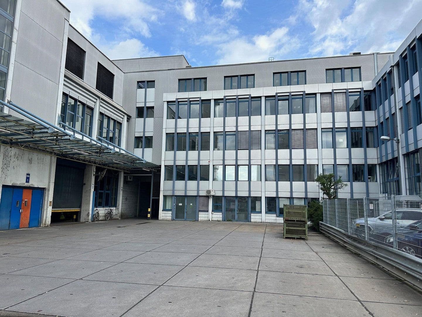 Prenájom kancelárie 13.000 m², Colsmanstraße 25, Friedrichshafen, Bádensko-Wurttembersko Prenájom kancelárie 13.000 m², Colsmanstraße 25, Friedrichshafen, Bádensko-Wurttembersko