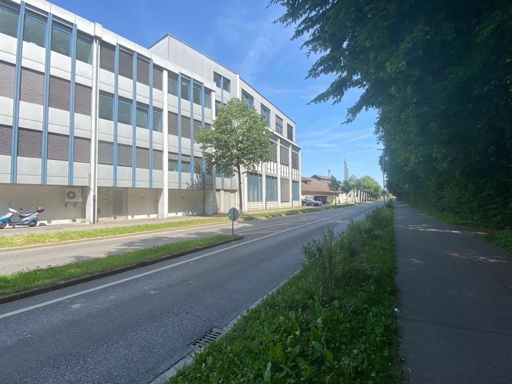 Prenájom kancelárie 13.000 m², Colsmanstraße 25, Friedrichshafen, Bádensko-Wurttembersko Prenájom kancelárie 13.000 m², Colsmanstraße 25, Friedrichshafen, Bádensko-Wurttembersko