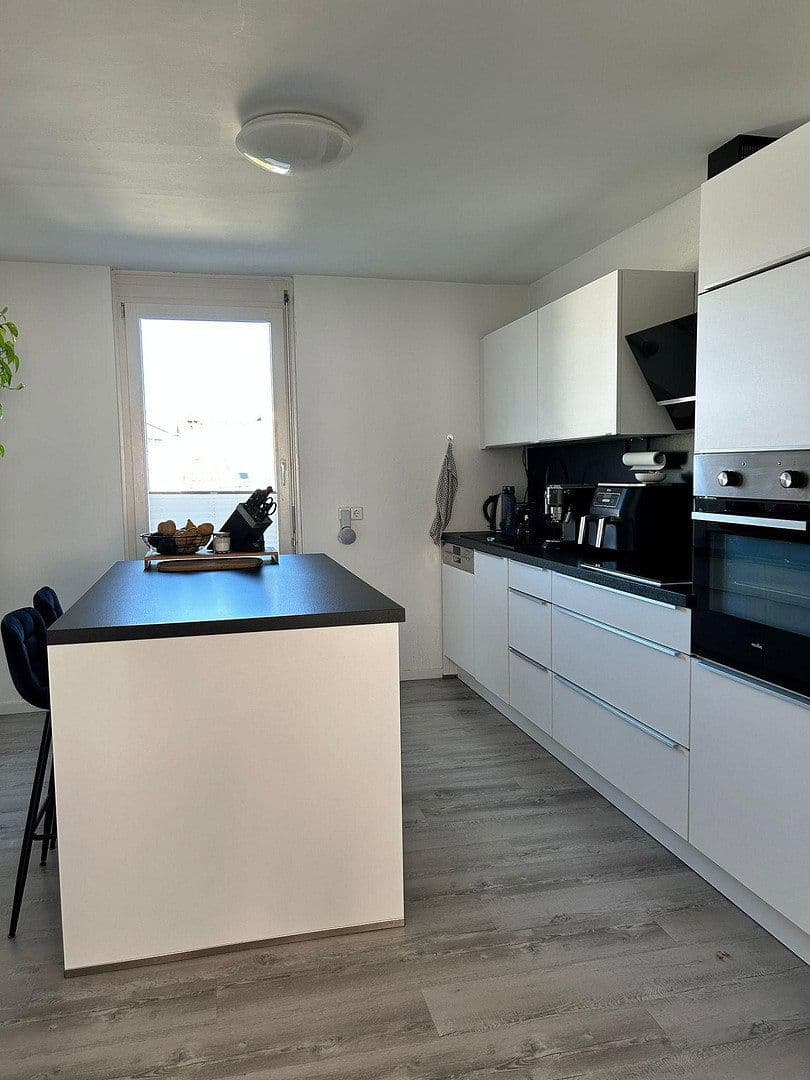 Prenájom bytu 2-izbový 68 m², Sindelfingen, Bádensko-Wurttembersko Prenájom bytu 2-izbový 68 m², Sindelfingen, Bádensko-Wurttembersko