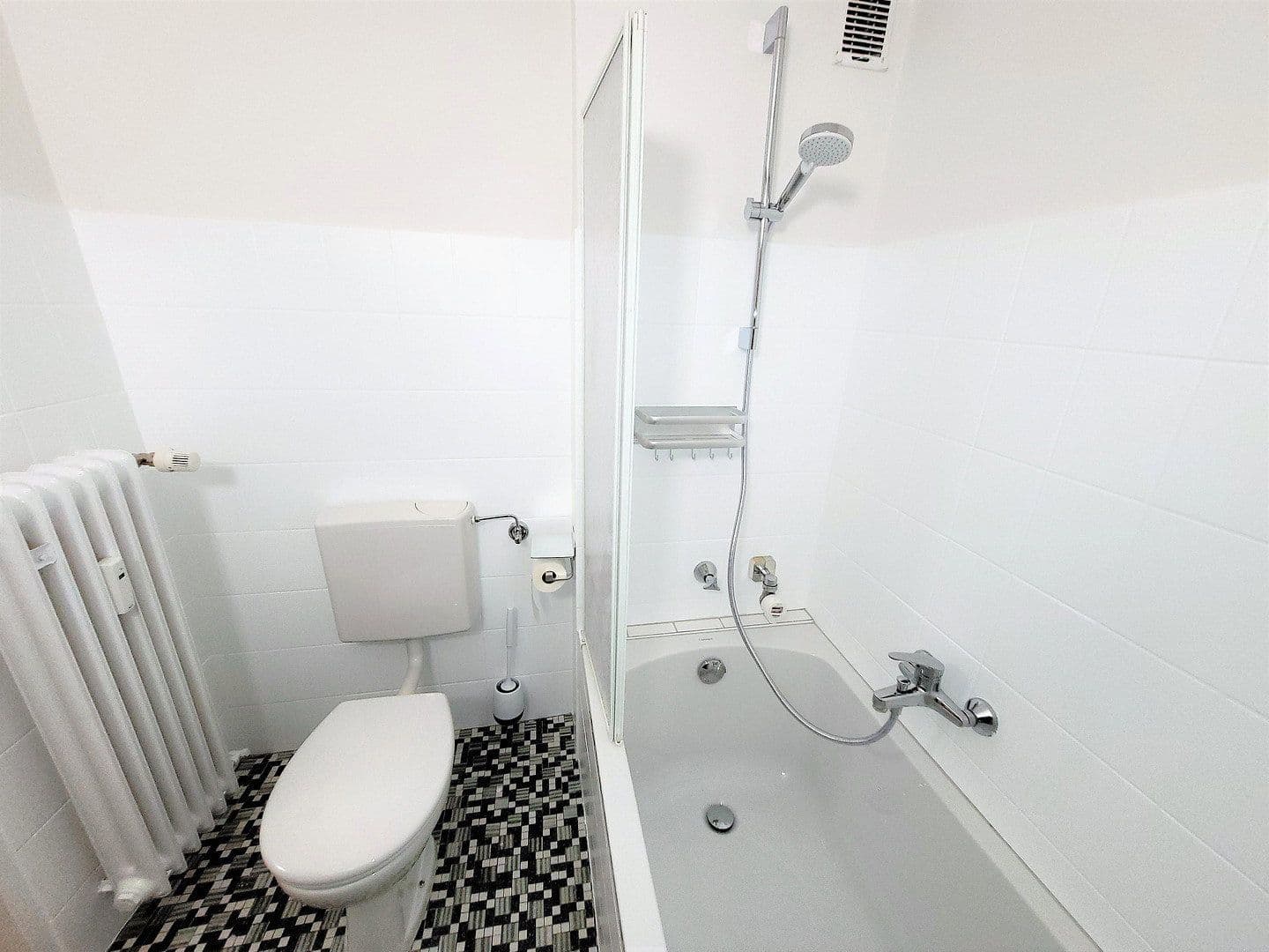 Prenájom bytu 2-izbový 50 m², Hauptstr. 11, Singen (Hohentwiel), Bádensko-Wurttembersko Prenájom bytu 2-izbový 50 m², Hauptstr. 11, Singen (Hohentwiel), Bádensko-Wurttembersko