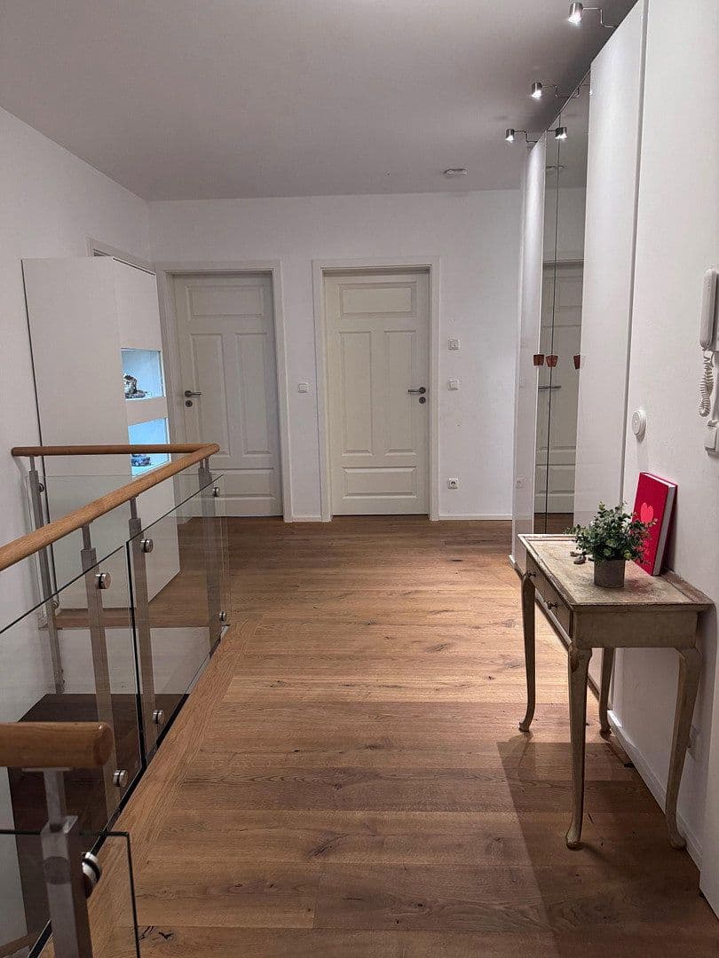 Prenájom bytu 4-izbový 136 m², Stettnerstr. 23, München, Bavorsko Prenájom bytu 4-izbový 136 m², Stettnerstr. 23, München, Bavorsko