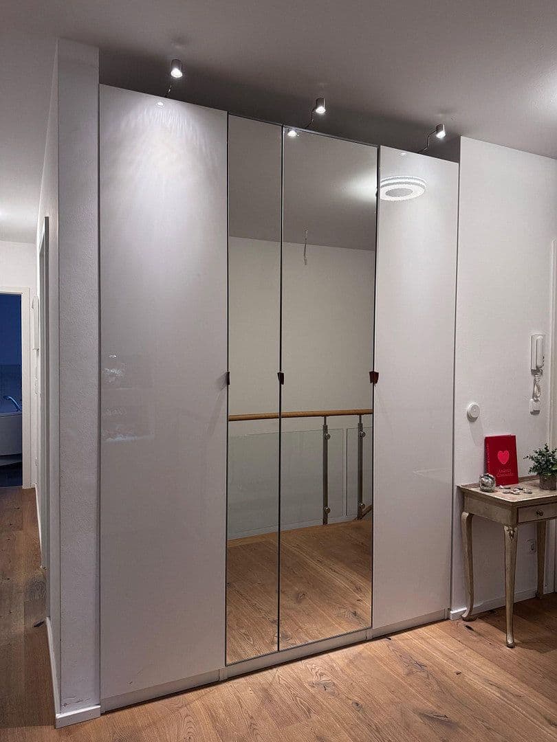 Prenájom bytu 4-izbový 136 m², Stettnerstr. 23, München, Bavorsko Prenájom bytu 4-izbový 136 m², Stettnerstr. 23, München, Bavorsko