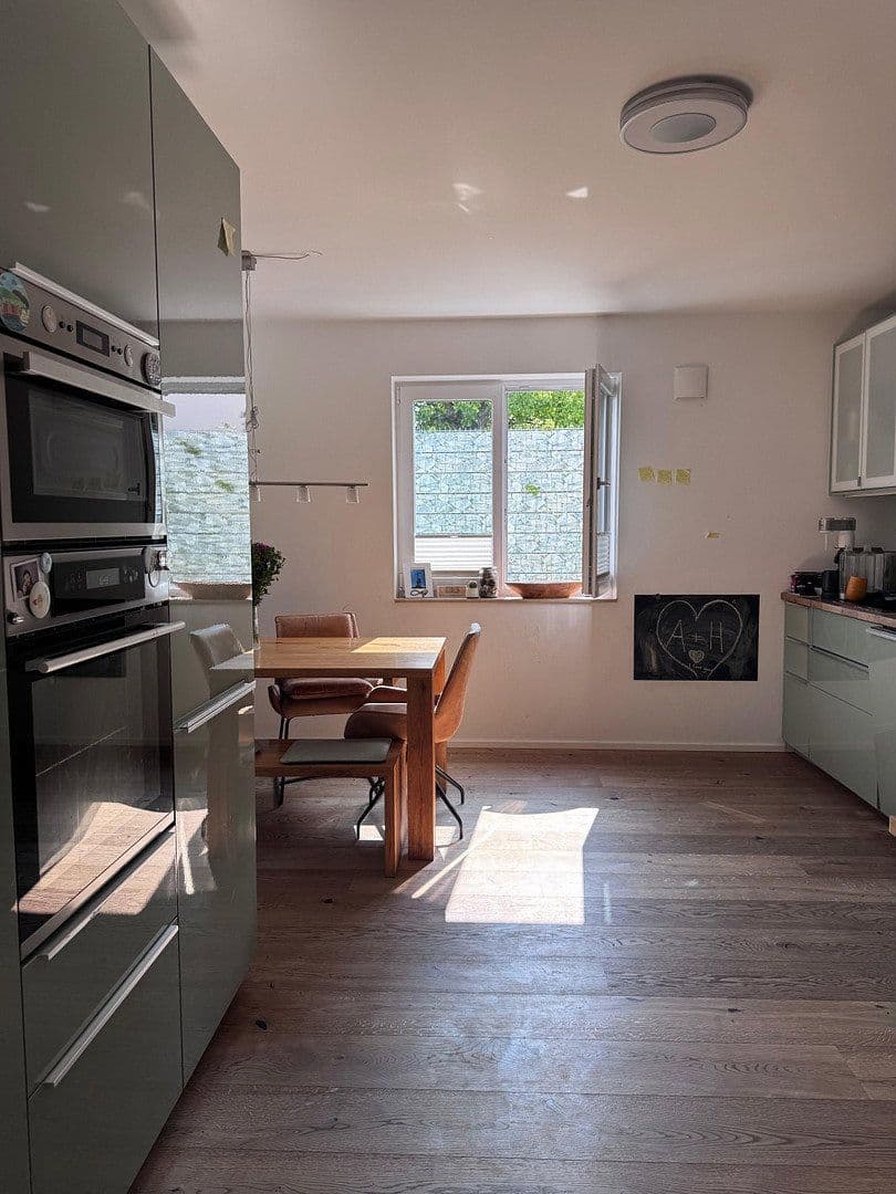 Prenájom bytu 4-izbový 136 m², Stettnerstr. 23, München, Bavorsko Prenájom bytu 4-izbový 136 m², Stettnerstr. 23, München, Bavorsko