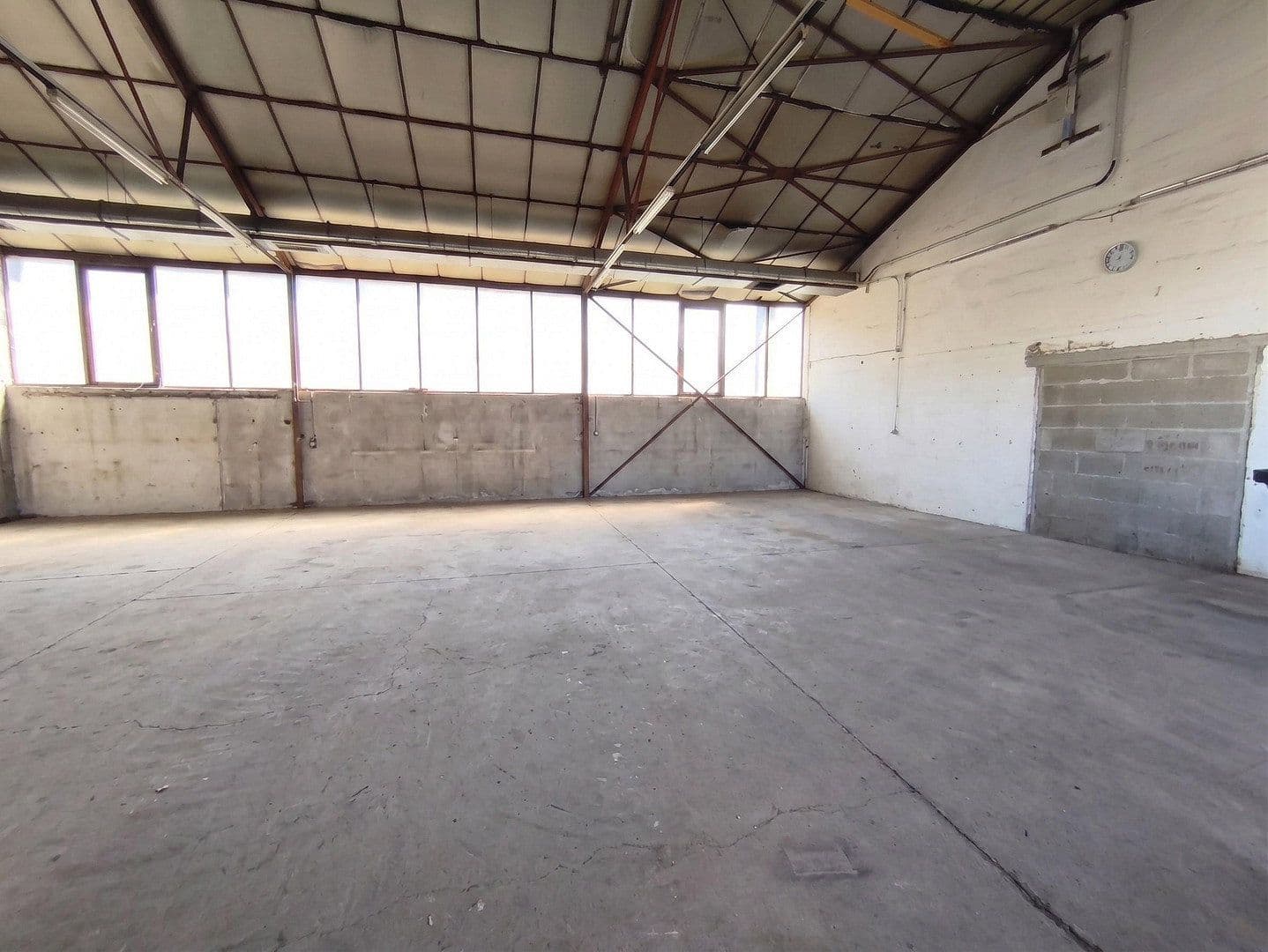 Prenájom nebytového priestoru 1.400 m², Scheidterstraße 30, Saarbrücken, Sársko Prenájom nebytového priestoru 1.400 m², Scheidterstraße 30, Saarbrücken, Sársko