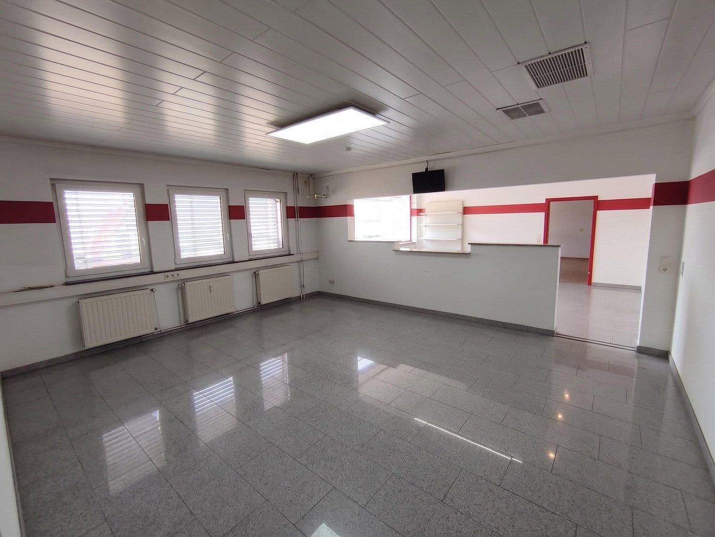 Prenájom nebytového priestoru 1.400 m², Scheidterstraße 30, Saarbrücken, Sársko Prenájom nebytového priestoru 1.400 m², Scheidterstraße 30, Saarbrücken, Sársko