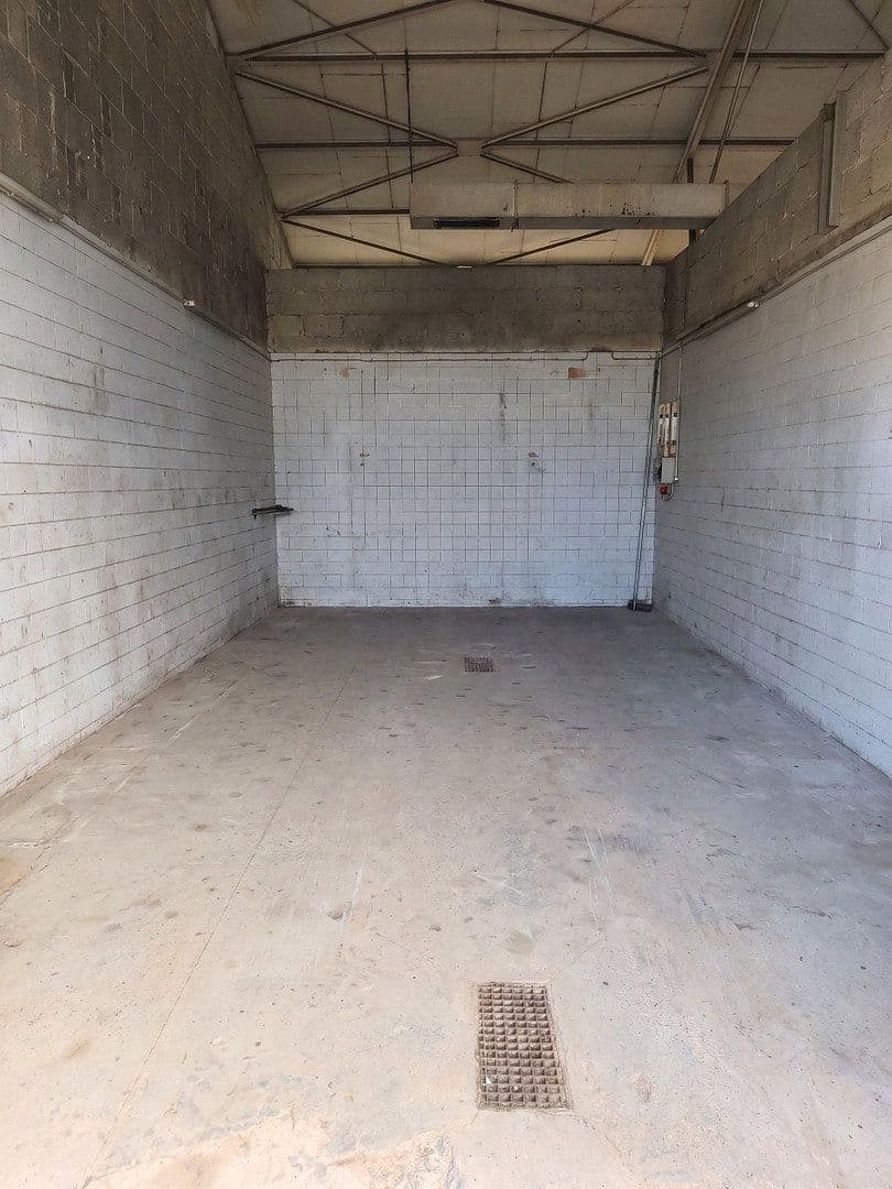 Prenájom nebytového priestoru 1.400 m², Scheidterstraße 30, Saarbrücken, Sársko Prenájom nebytového priestoru 1.400 m², Scheidterstraße 30, Saarbrücken, Sársko