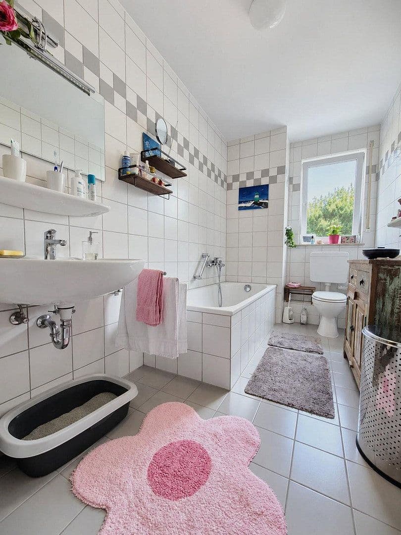 Prenájom bytu 3-izbový 85 m², Dreieich, Hesensko Prenájom bytu 3-izbový 85 m², Dreieich, Hesensko
