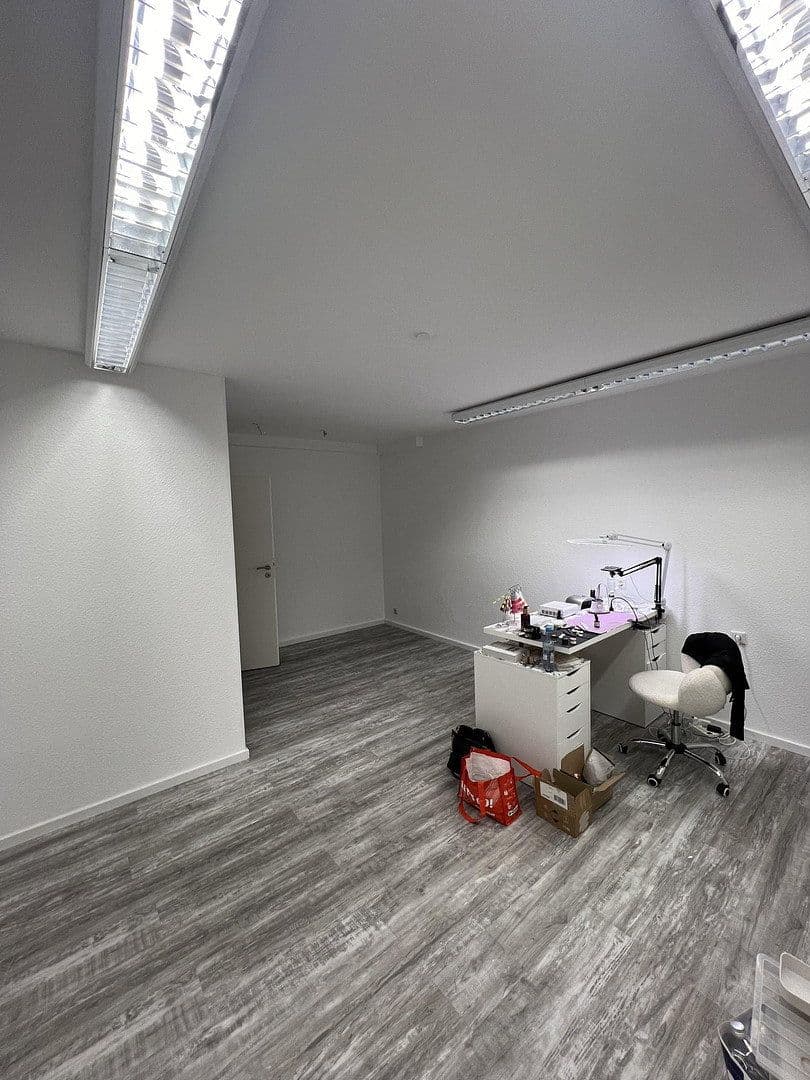 Prenájom kancelárie 30 m², Stiller Weg 52, Mannheim, Bádensko-Wurttembersko Prenájom kancelárie 30 m², Stiller Weg 52, Mannheim, Bádensko-Wurttembersko