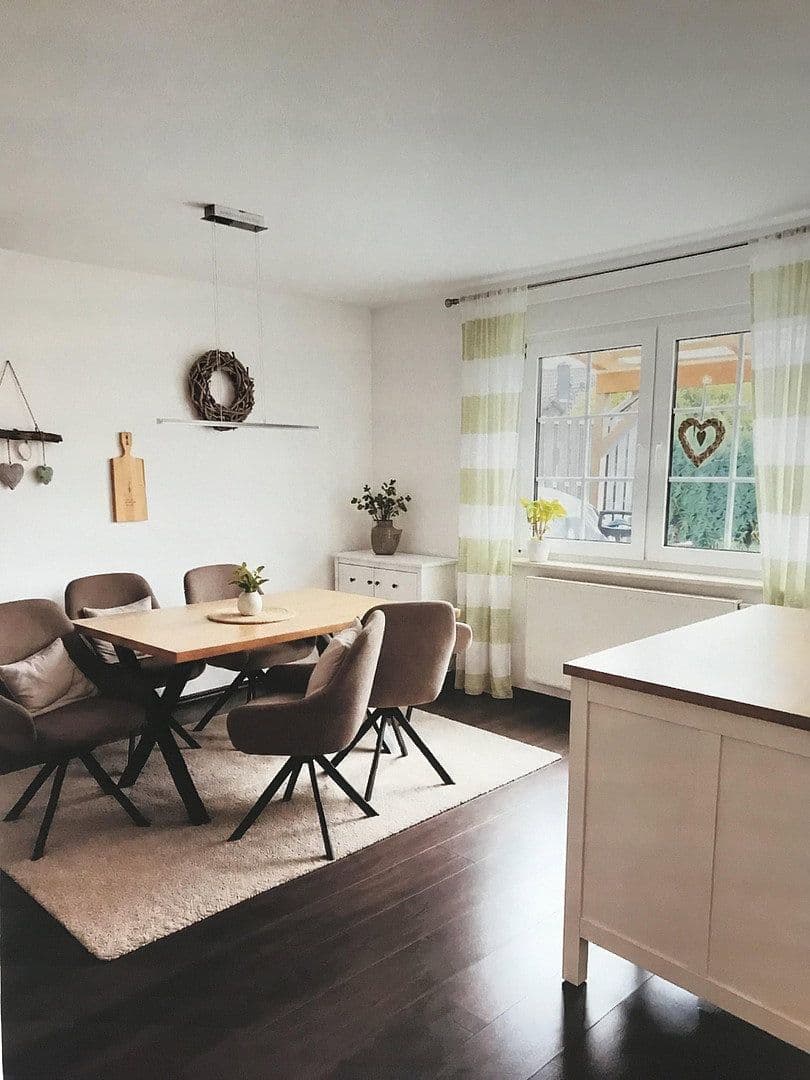 Predaj domu 120 m², pozemok 235 m², Lauter-Bernsbach, Sasko Predaj domu 120 m², pozemok 235 m², Lauter-Bernsbach, Sasko