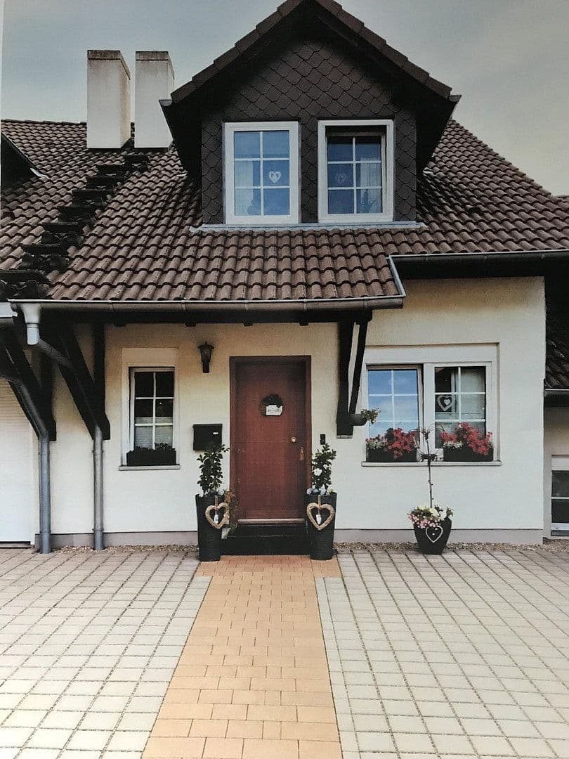 Predaj domu 120 m², pozemok 235 m², Lauter-Bernsbach, Sasko Predaj domu 120 m², pozemok 235 m², Lauter-Bernsbach, Sasko