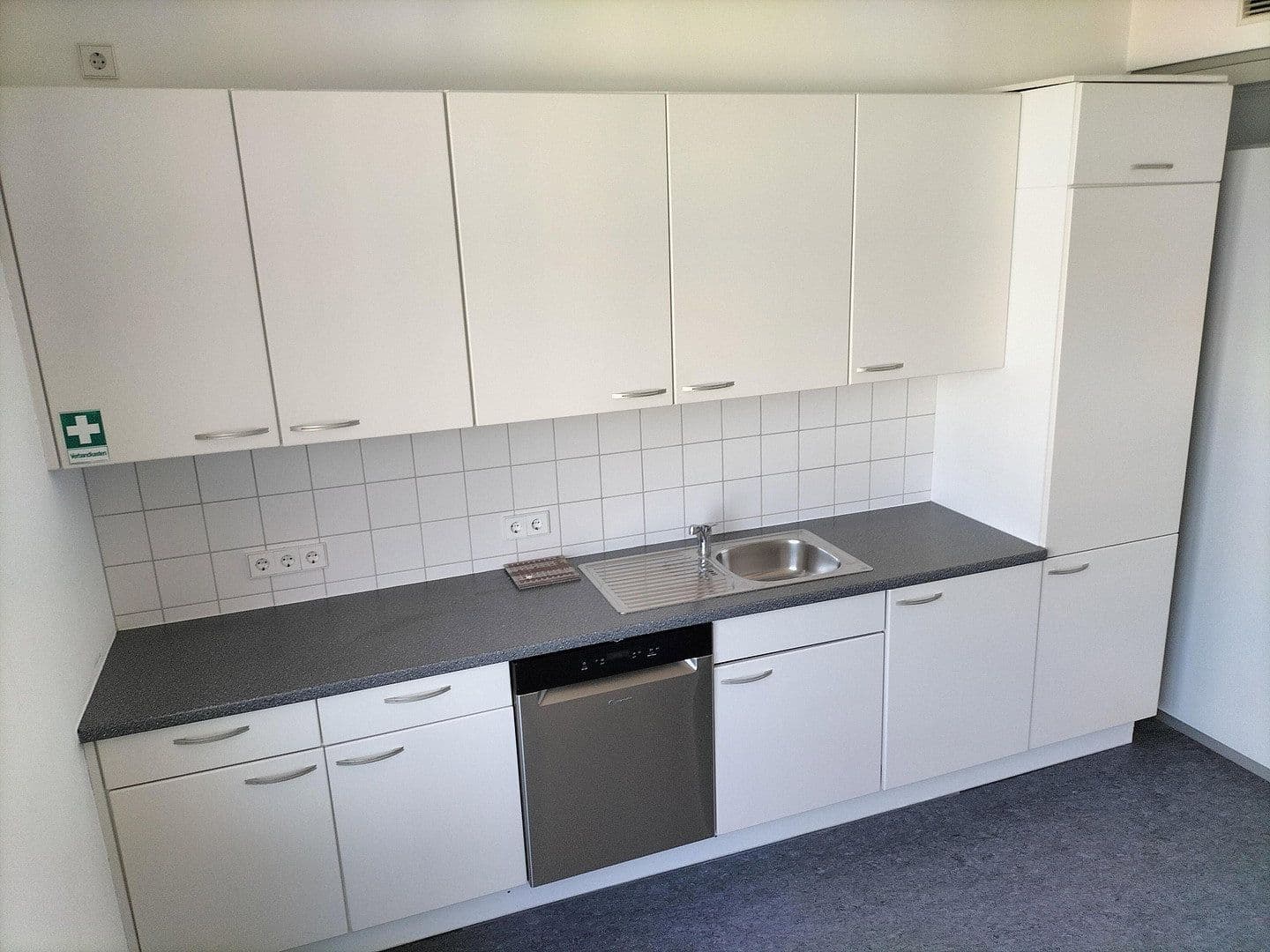 Prenájom kancelárie 214 m², Herrenbergerstraße 14, Böblingen, Bádensko-Wurttembersko Prenájom kancelárie 214 m², Herrenbergerstraße 14, Böblingen, Bádensko-Wurttembersko