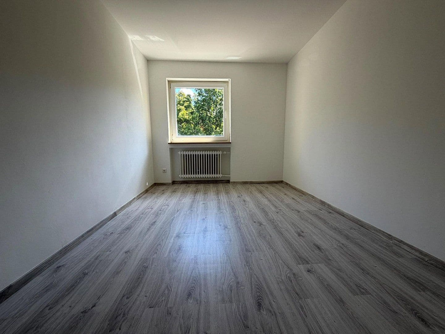 Predaj domu 185 m², pozemok 328 m², Birkenstraße 40 1/2, Schweinfurt, Bavorsko Predaj domu 185 m², pozemok 328 m², Birkenstraße 40 1/2, Schweinfurt, Bavorsko