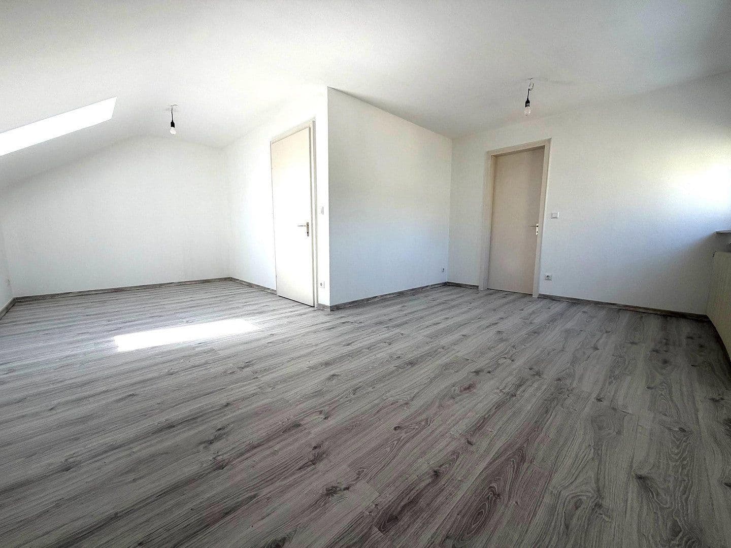 Predaj domu 185 m², pozemok 328 m², Birkenstraße 40 1/2, Schweinfurt, Bavorsko Predaj domu 185 m², pozemok 328 m², Birkenstraße 40 1/2, Schweinfurt, Bavorsko