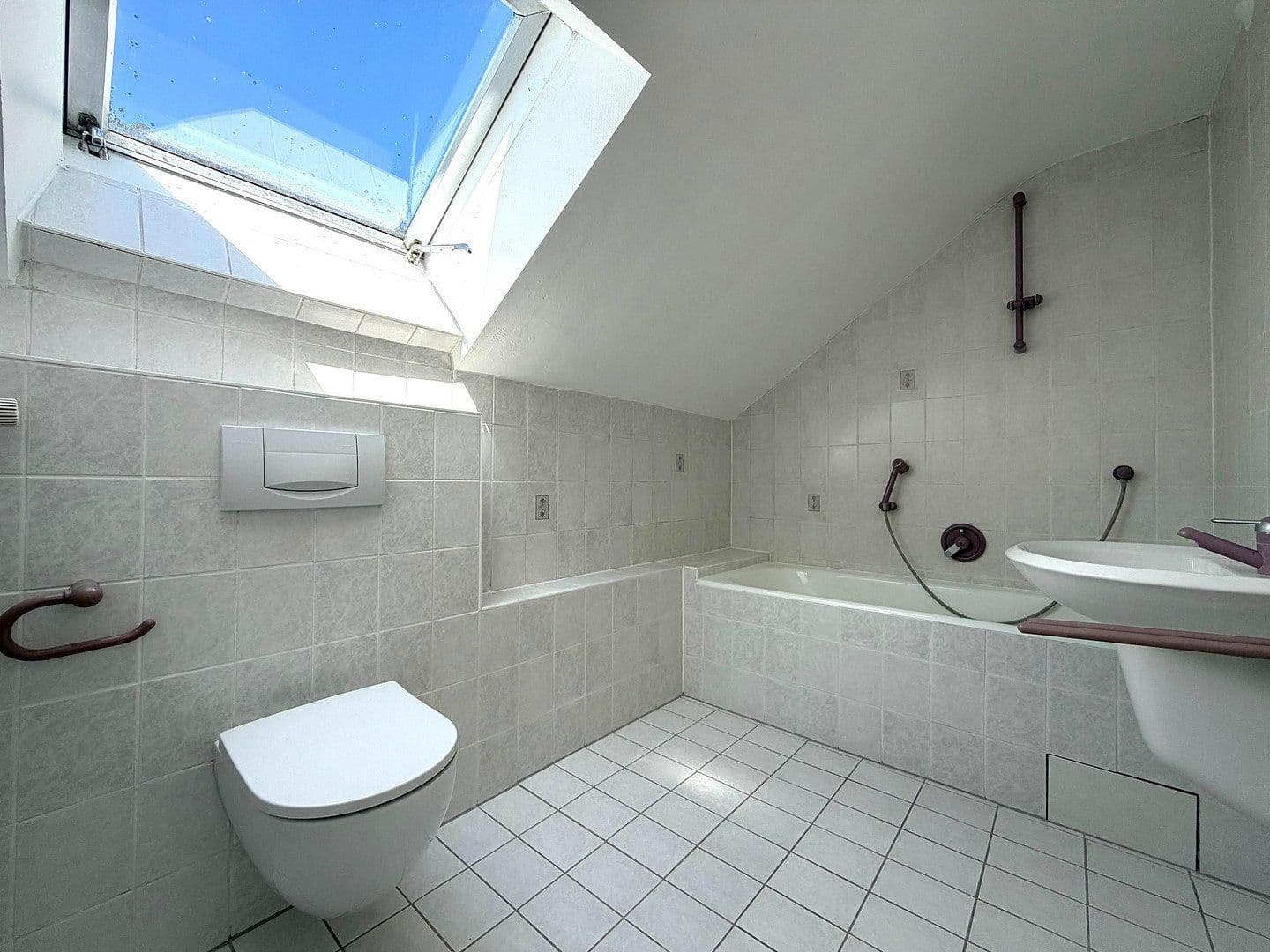 Predaj domu 185 m², pozemok 328 m², Birkenstraße 40 1/2, Schweinfurt, Bavorsko Predaj domu 185 m², pozemok 328 m², Birkenstraße 40 1/2, Schweinfurt, Bavorsko