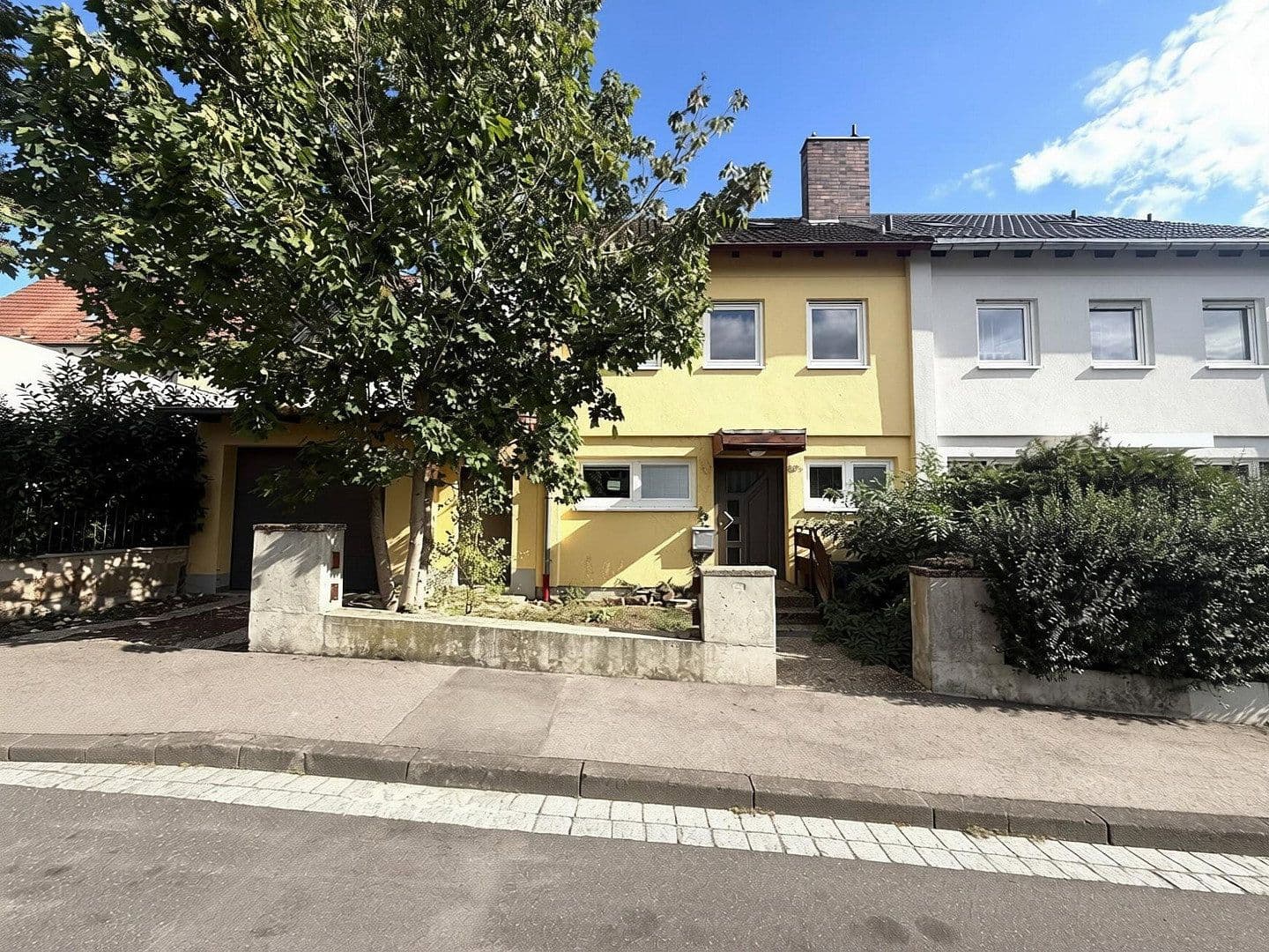 Predaj domu 185 m², pozemok 328 m², Birkenstraße 40 1/2, Schweinfurt, Bavorsko Predaj domu 185 m², pozemok 328 m², Birkenstraße 40 1/2, Schweinfurt, Bavorsko