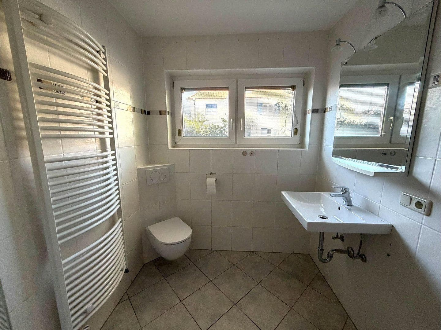 Predaj domu 185 m², pozemok 328 m², Birkenstraße 40 1/2, Schweinfurt, Bavorsko Predaj domu 185 m², pozemok 328 m², Birkenstraße 40 1/2, Schweinfurt, Bavorsko