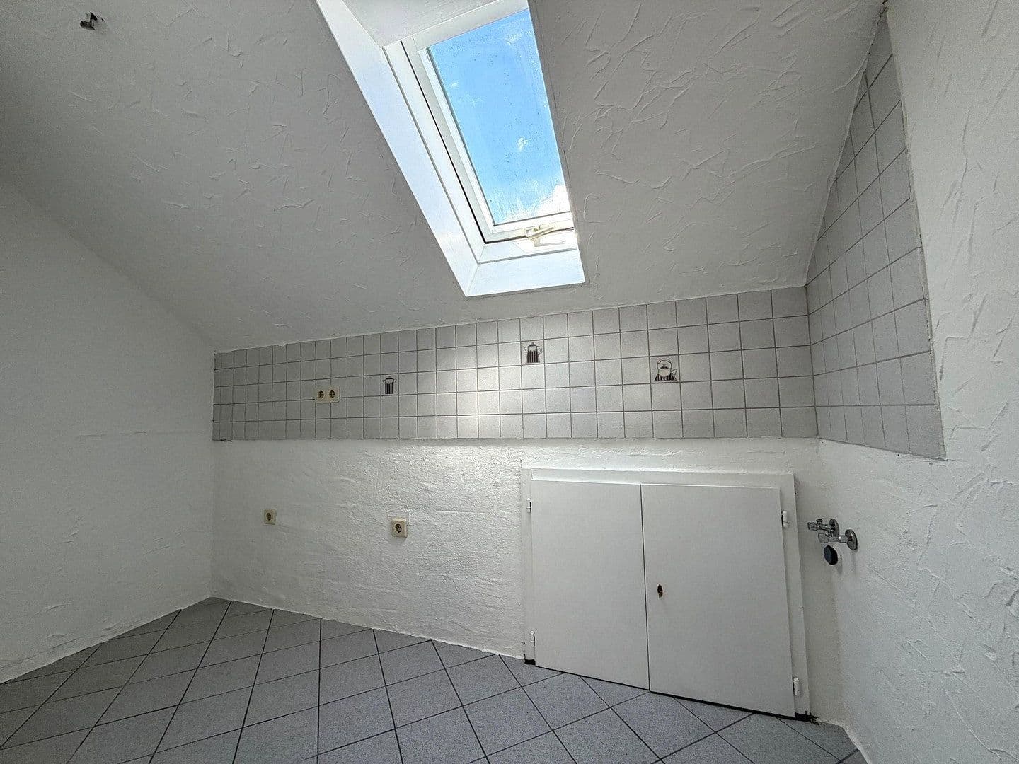 Predaj domu 185 m², pozemok 328 m², Birkenstraße 40 1/2, Schweinfurt, Bavorsko Predaj domu 185 m², pozemok 328 m², Birkenstraße 40 1/2, Schweinfurt, Bavorsko