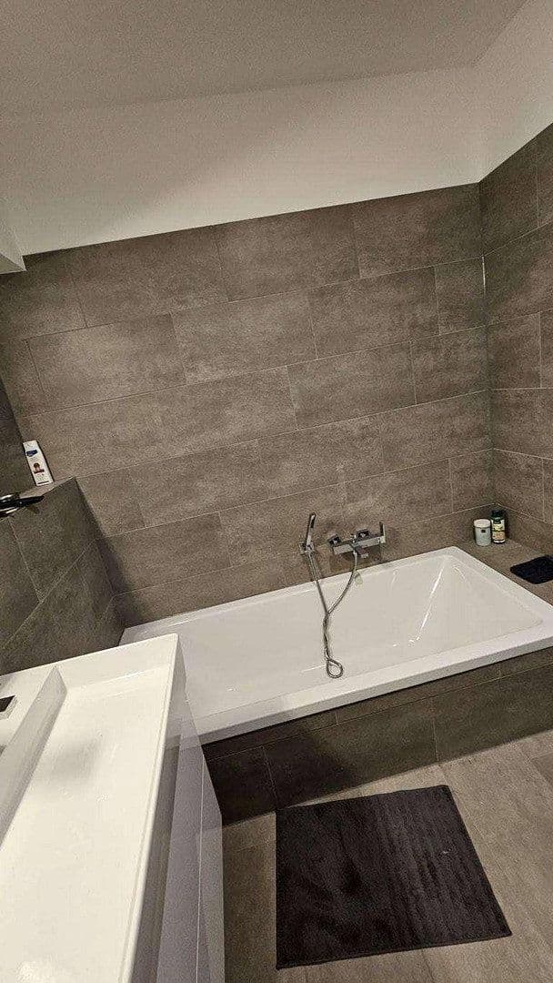 Prenájom bytu 3-izbový 94 m², Weidenpescherstr. 36,, Köln, Severné Porýnie - Westfálsko Prenájom bytu 3-izbový 94 m², Weidenpescherstr. 36,, Köln, Severné Porýnie - Westfálsko