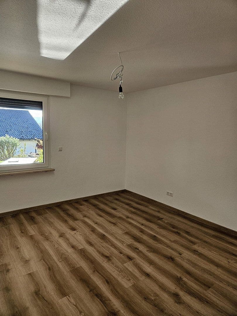 Prenájom bytu 2-izbový 66 m², Salach, Bádensko-Wurttembersko Prenájom bytu 2-izbový 66 m², Salach, Bádensko-Wurttembersko