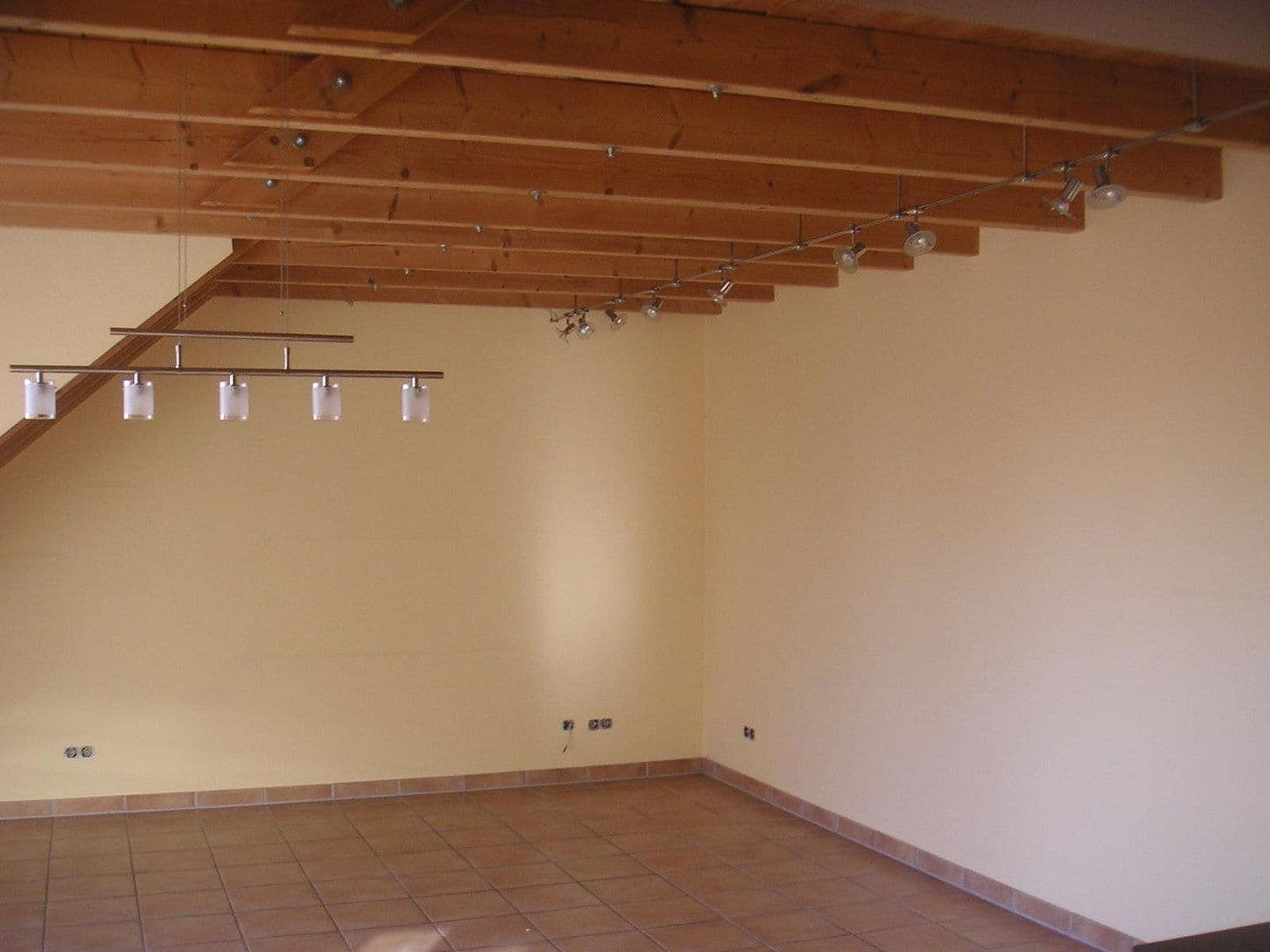 Prenájom bytu 4-izbový 120 m², Nettetal, Severné Porýnie - Westfálsko Prenájom bytu 4-izbový 120 m², Nettetal, Severné Porýnie - Westfálsko