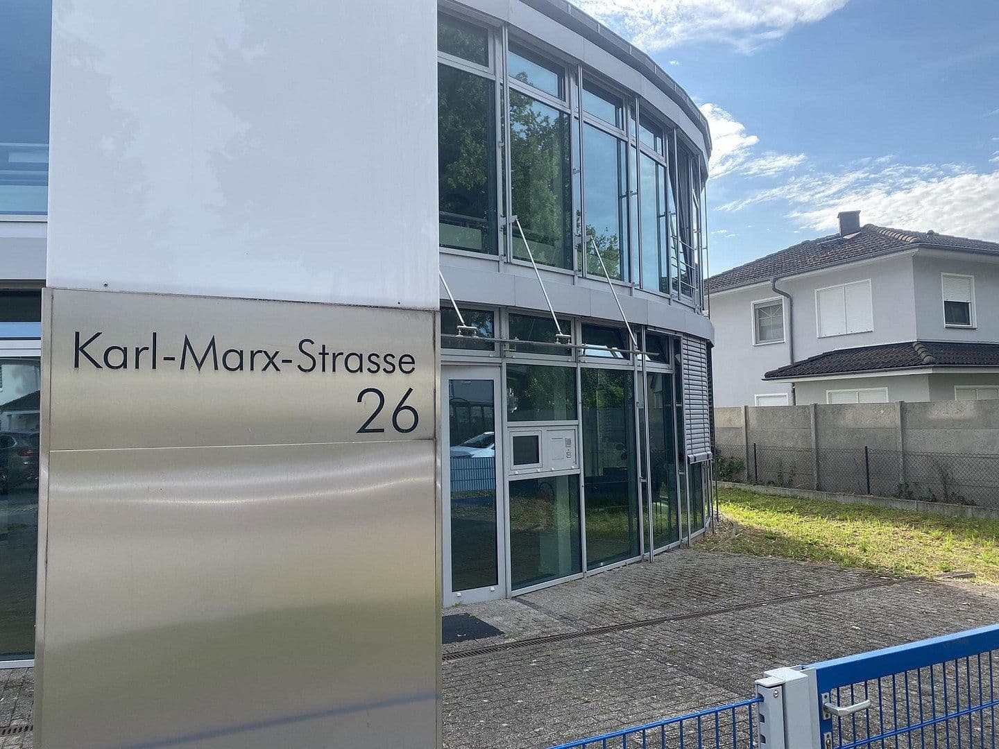 Predaj domu 728 m², pozemok 927 m², Karl-Marx-Strasse 26, Schönefeld, Brandenbursko Predaj domu 728 m², pozemok 927 m², Karl-Marx-Strasse 26, Schönefeld, Brandenbursko