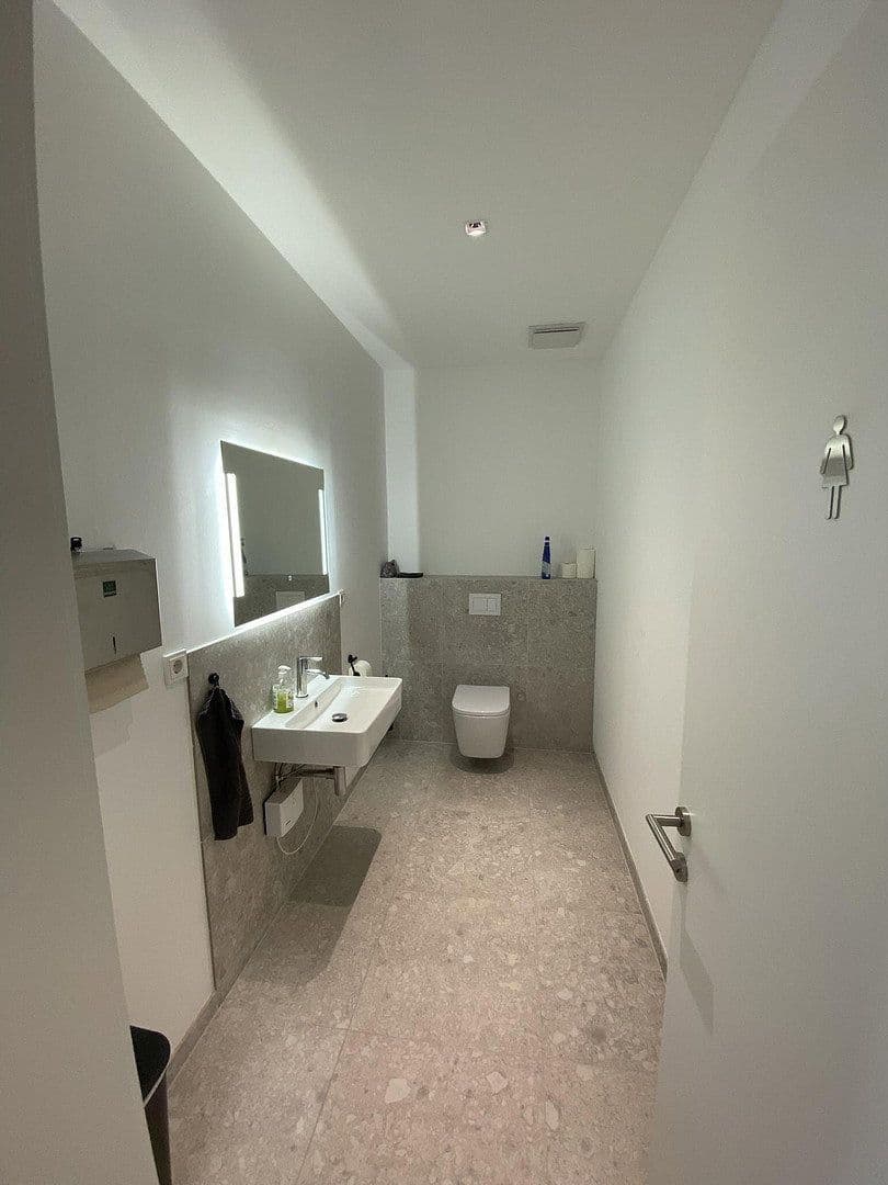 Predaj kancelárie 728 m², Karl-Marx-Strasse 26, Schönefeld, Brandenbursko Predaj kancelárie 728 m², Karl-Marx-Strasse 26, Schönefeld, Brandenbursko