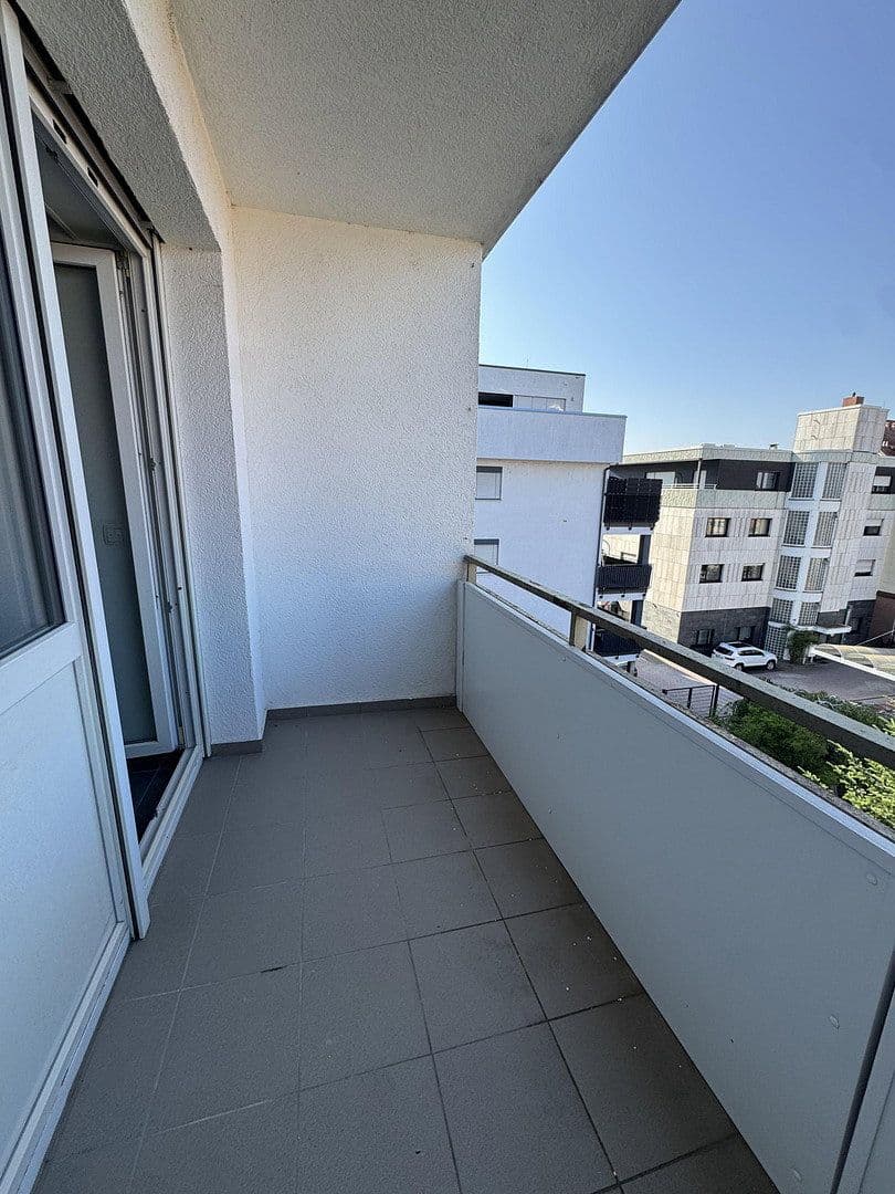 Prenájom bytu 3-izbový 80 m², Ilvesheim, Bádensko-Wurttembersko Prenájom bytu 3-izbový 80 m², Ilvesheim, Bádensko-Wurttembersko