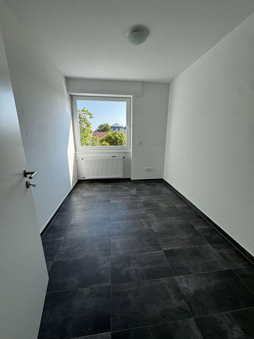 Prenájom bytu 3-izbový 80 m², Ilvesheim, Bádensko-Wurttembersko Prenájom bytu 3-izbový 80 m², Ilvesheim, Bádensko-Wurttembersko