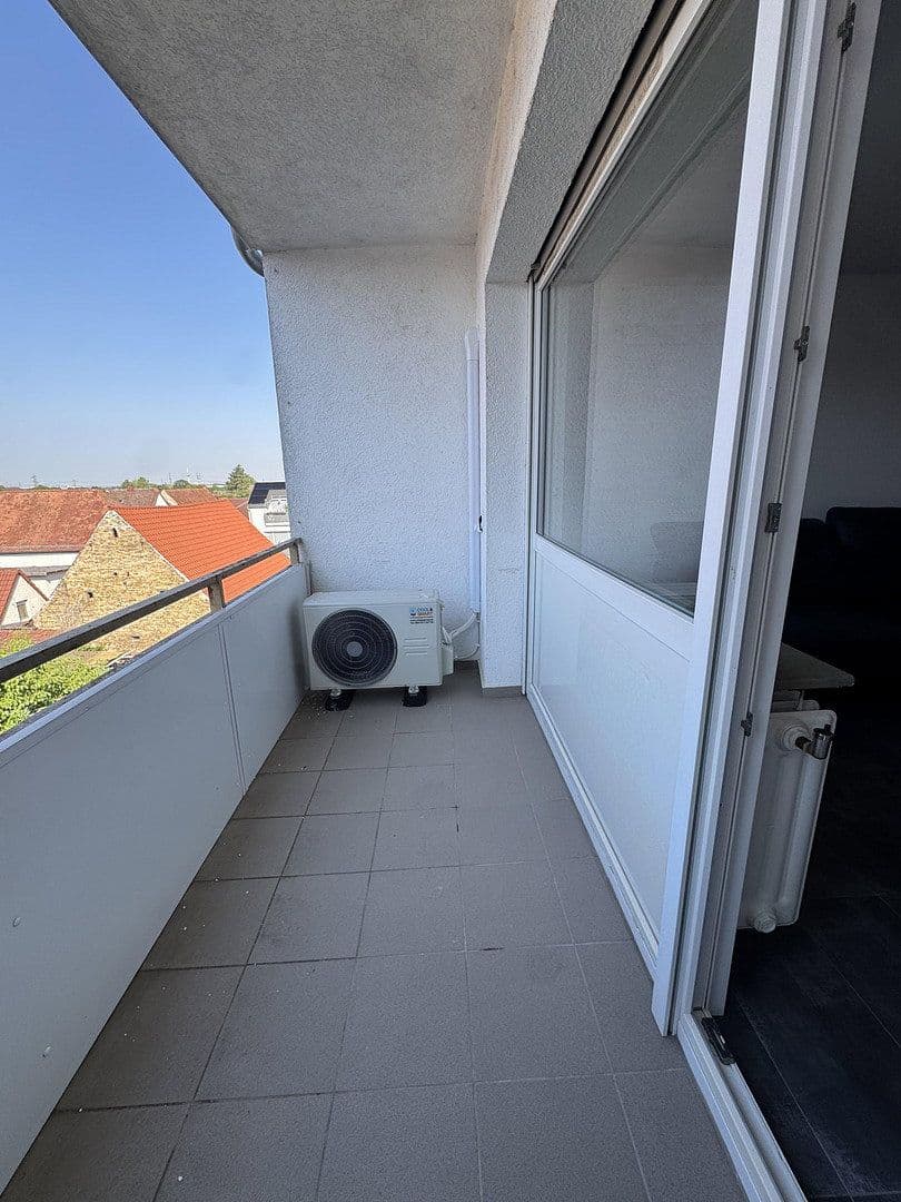 Prenájom bytu 3-izbový 80 m², Ilvesheim, Bádensko-Wurttembersko Prenájom bytu 3-izbový 80 m², Ilvesheim, Bádensko-Wurttembersko