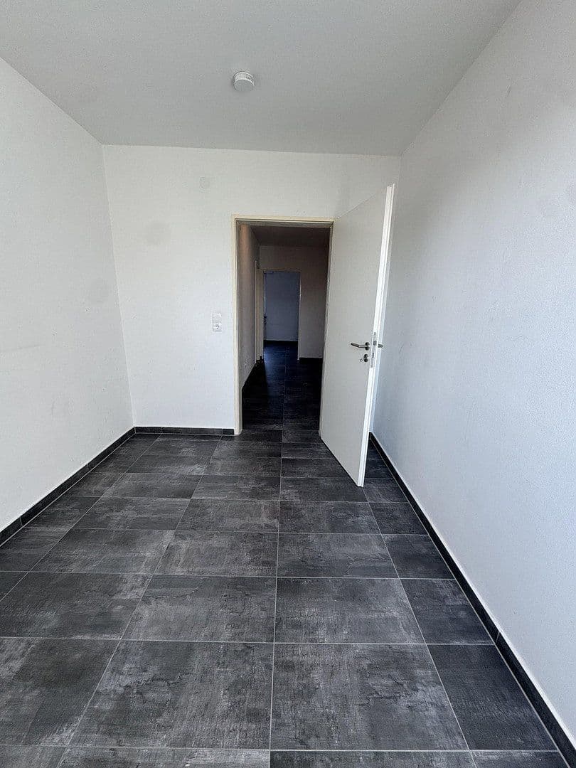 Prenájom bytu 3-izbový 80 m², Ilvesheim, Bádensko-Wurttembersko Prenájom bytu 3-izbový 80 m², Ilvesheim, Bádensko-Wurttembersko
