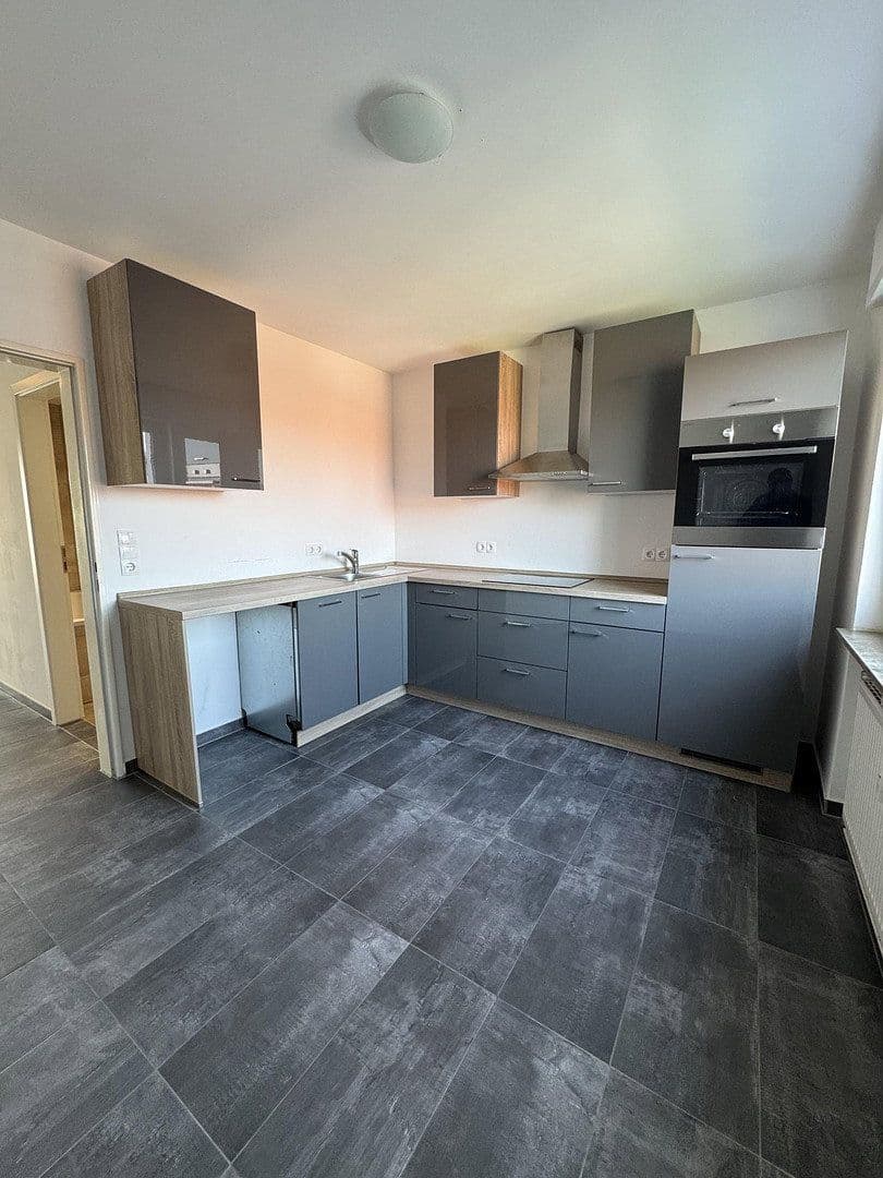 Prenájom bytu 3-izbový 80 m², Ilvesheim, Bádensko-Wurttembersko Prenájom bytu 3-izbový 80 m², Ilvesheim, Bádensko-Wurttembersko