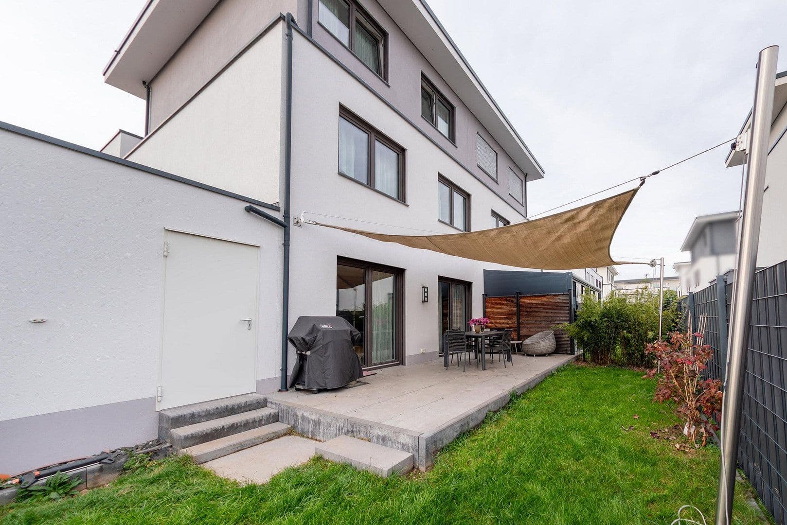 Predaj domu 188 m², pozemok 280 m², Roxheim, Porýnie-Falcko Predaj domu 188 m², pozemok 280 m², Roxheim, Porýnie-Falcko