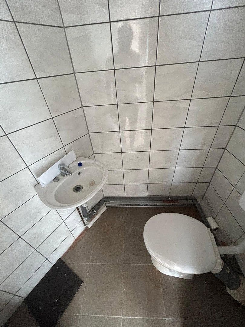 Prenájom nebytového priestoru 45 m², Rather Broich 75, Düsseldorf, Severné Porýnie - Westfálsko Prenájom nebytového priestoru 45 m², Rather Broich 75, Düsseldorf, Severné Porýnie - Westfálsko
