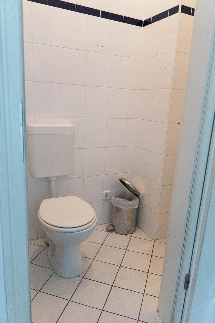 Prenájom kancelárie 116 m², Dietzgenstr. 93, Berlin, Berlín Prenájom kancelárie 116 m², Dietzgenstr. 93, Berlin, Berlín
