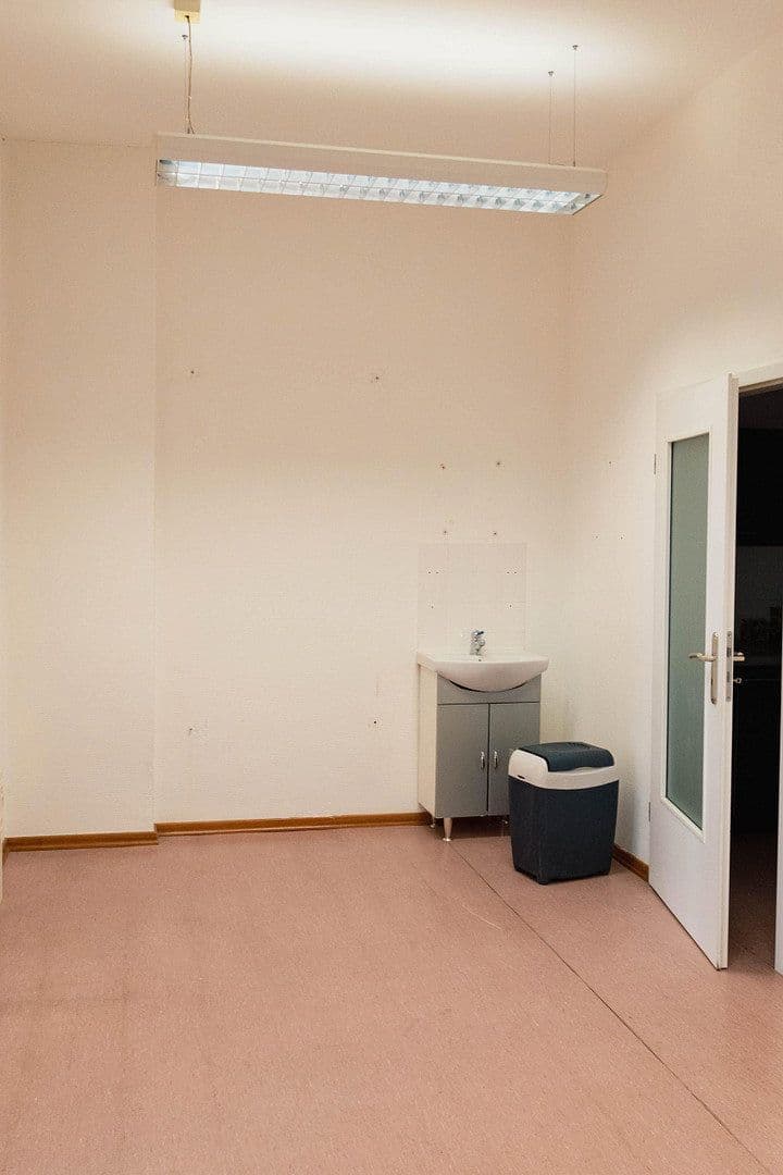 Prenájom kancelárie 116 m², Dietzgenstr. 93, Berlin, Berlín Prenájom kancelárie 116 m², Dietzgenstr. 93, Berlin, Berlín