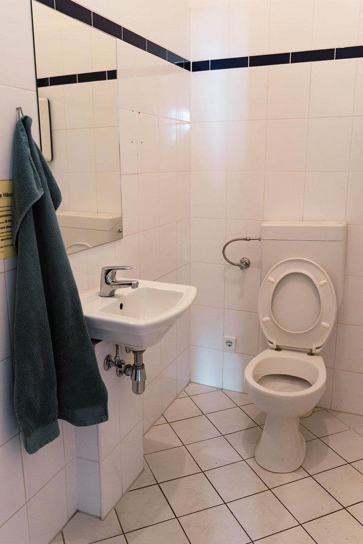 Prenájom kancelárie 116 m², Dietzgenstr. 93, Berlin, Berlín Prenájom kancelárie 116 m², Dietzgenstr. 93, Berlin, Berlín