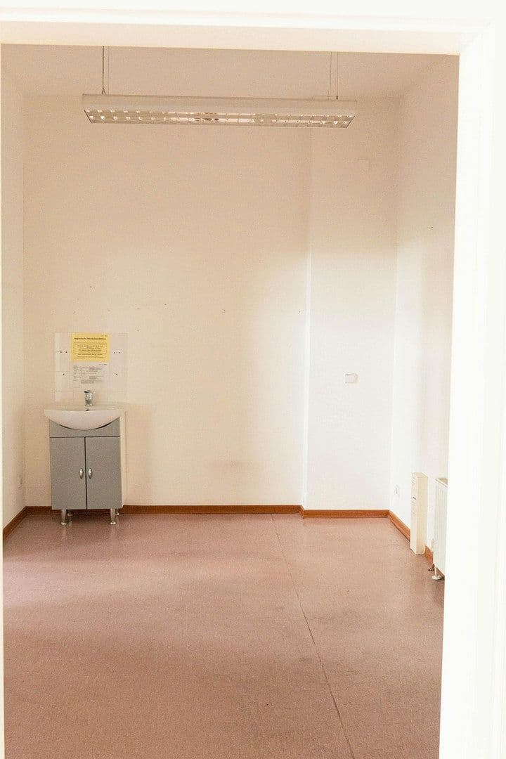 Prenájom kancelárie 116 m², Dietzgenstr. 93, Berlin, Berlín Prenájom kancelárie 116 m², Dietzgenstr. 93, Berlin, Berlín