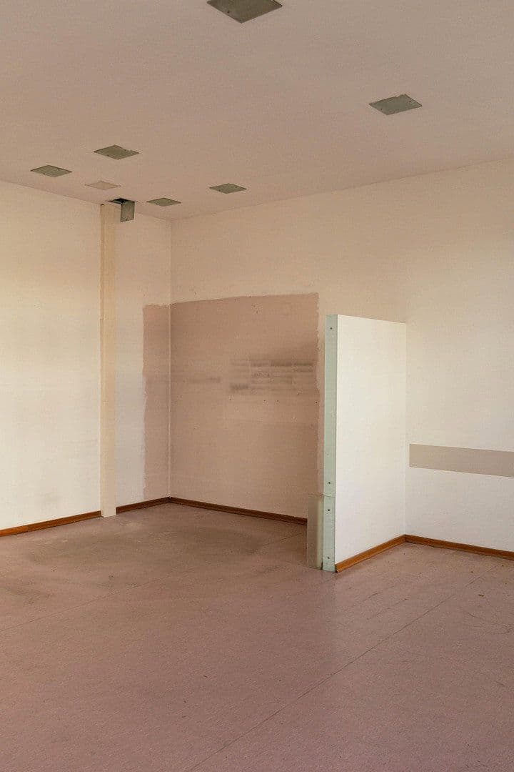 Prenájom kancelárie 116 m², Dietzgenstr. 93, Berlin, Berlín Prenájom kancelárie 116 m², Dietzgenstr. 93, Berlin, Berlín