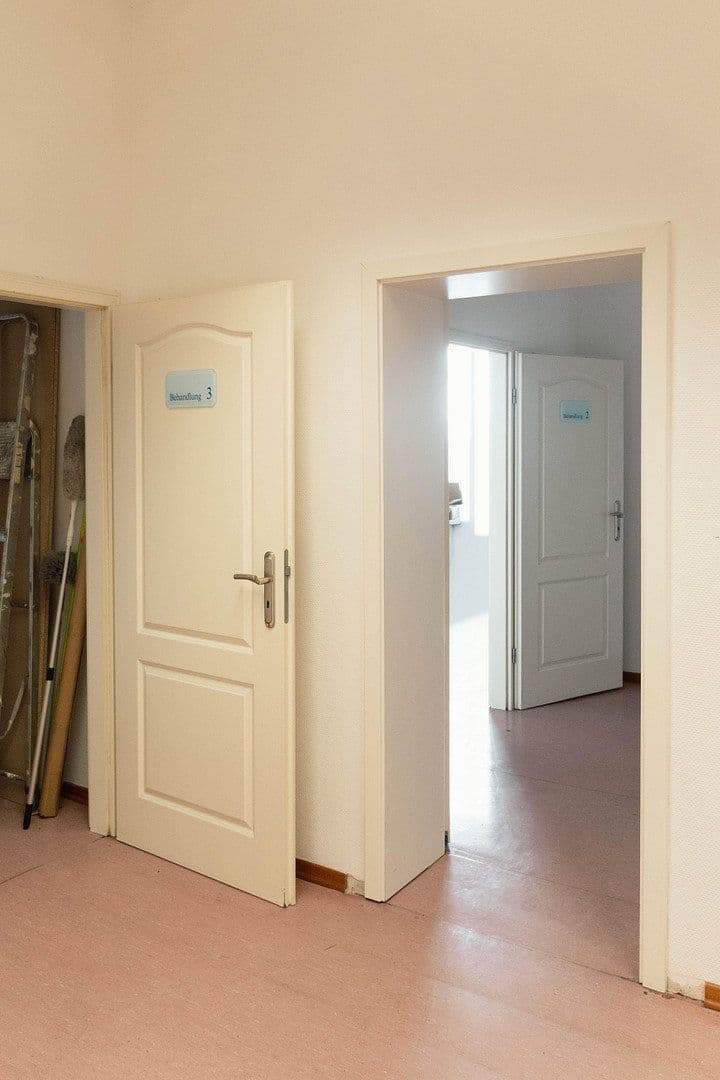 Prenájom kancelárie 116 m², Dietzgenstr. 93, Berlin, Berlín Prenájom kancelárie 116 m², Dietzgenstr. 93, Berlin, Berlín