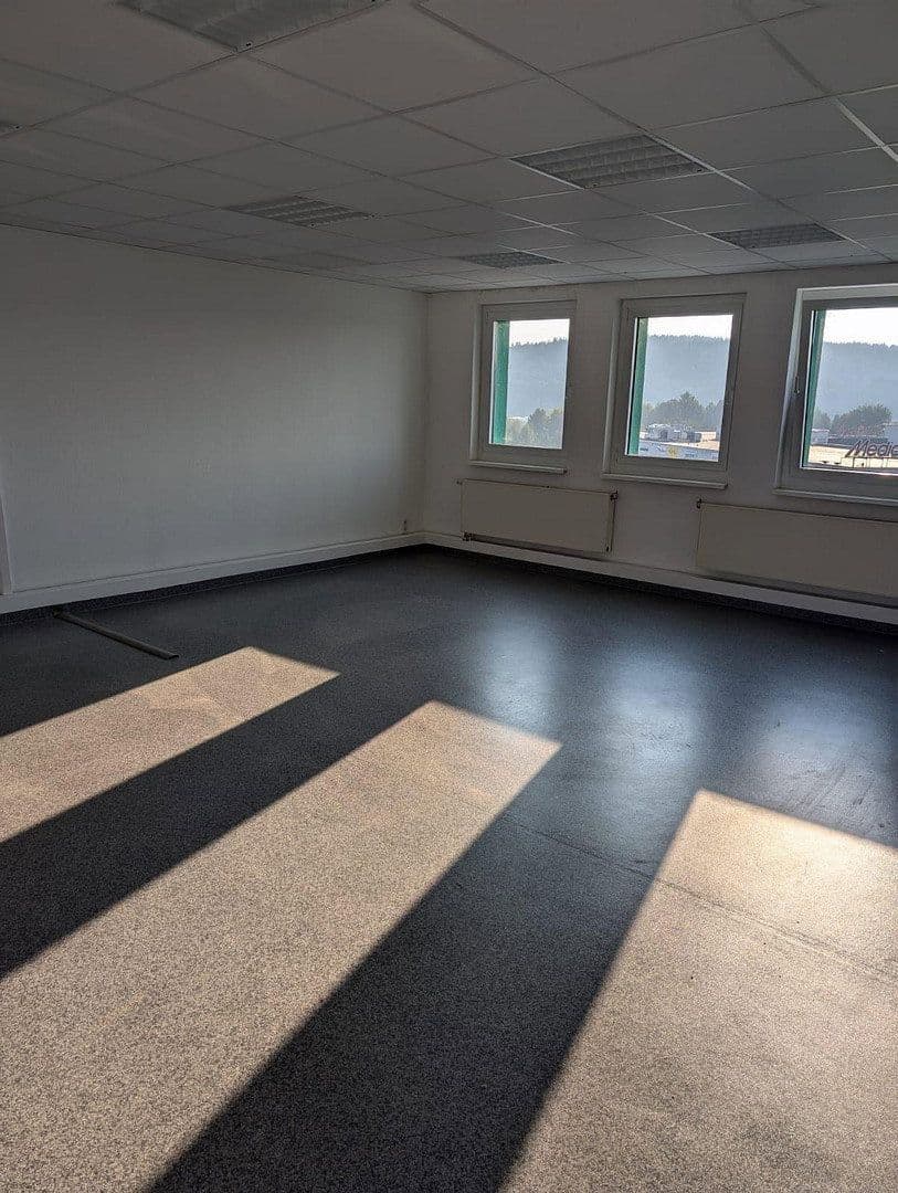 Prenájom kancelárie 400 m², Rennsteigstrasse 2-6, Zella-Mehlis, Durínsko Prenájom kancelárie 400 m², Rennsteigstrasse 2-6, Zella-Mehlis, Durínsko