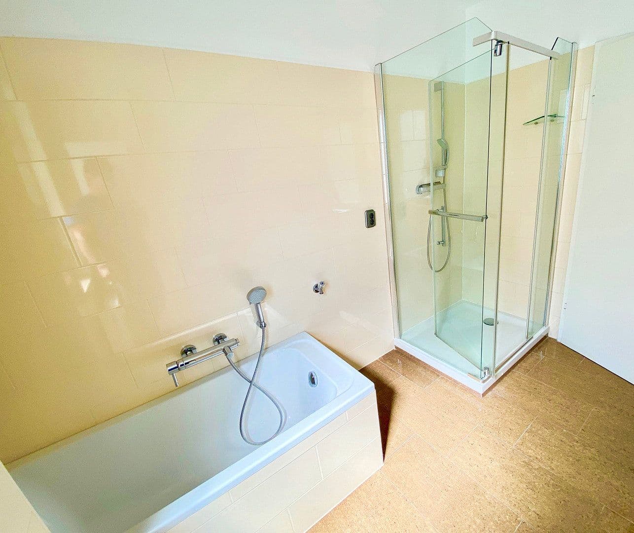 Predaj bytu 4-izbový 117 m², Frankfurt Unterliederbach, Hesensko Predaj bytu 4-izbový 117 m², Frankfurt Unterliederbach, Hesensko