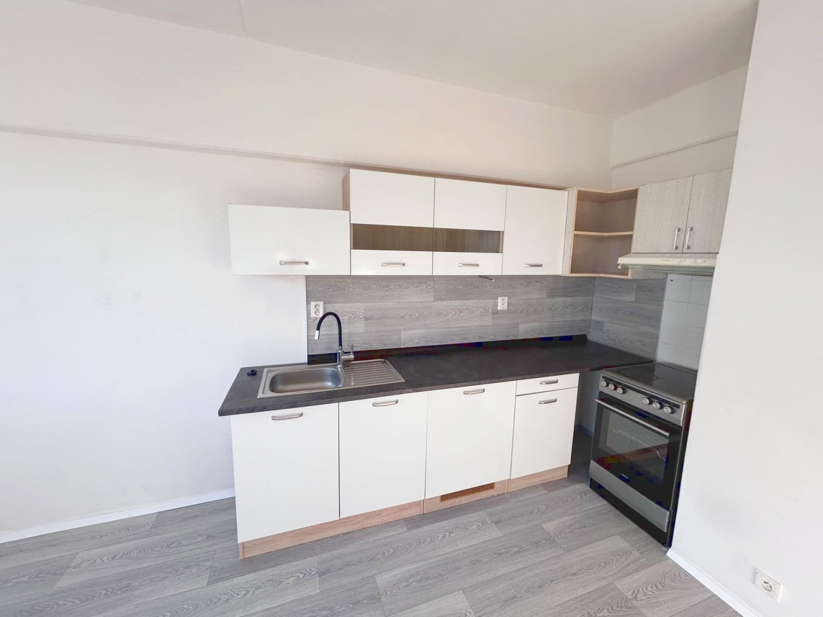 Predaj bytu 1-izbový 37 m², Vojtěcha Lanny, Kladno, Středočeský kraj Predaj bytu 1-izbový 37 m², Vojtěcha Lanny, Kladno, Středočeský kraj