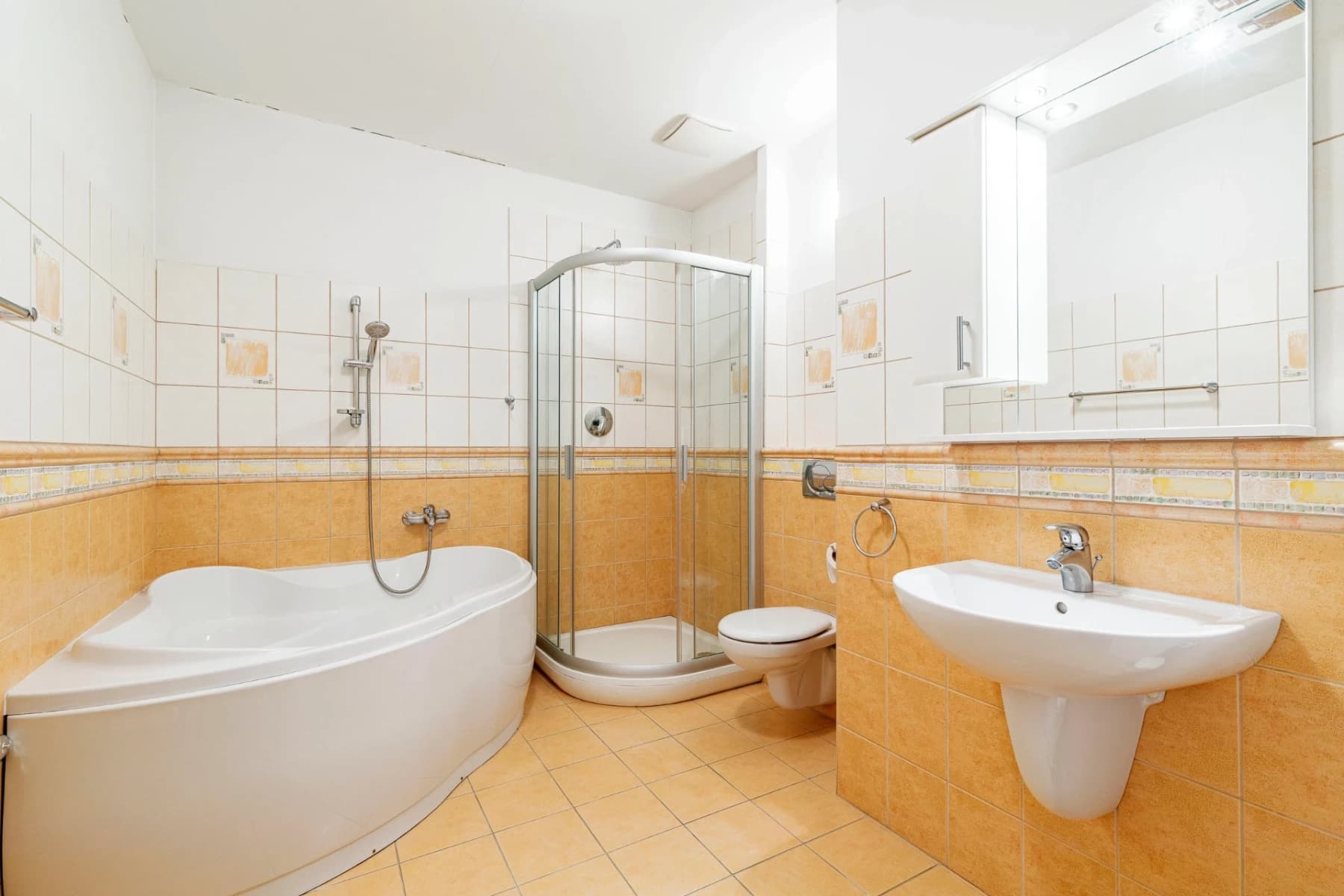 Prenájom bytu 3-izbový 92 m², Masarykovo nábřeží, Praha, Praha Prenájom bytu 3-izbový 92 m², Masarykovo nábřeží, Praha, Praha